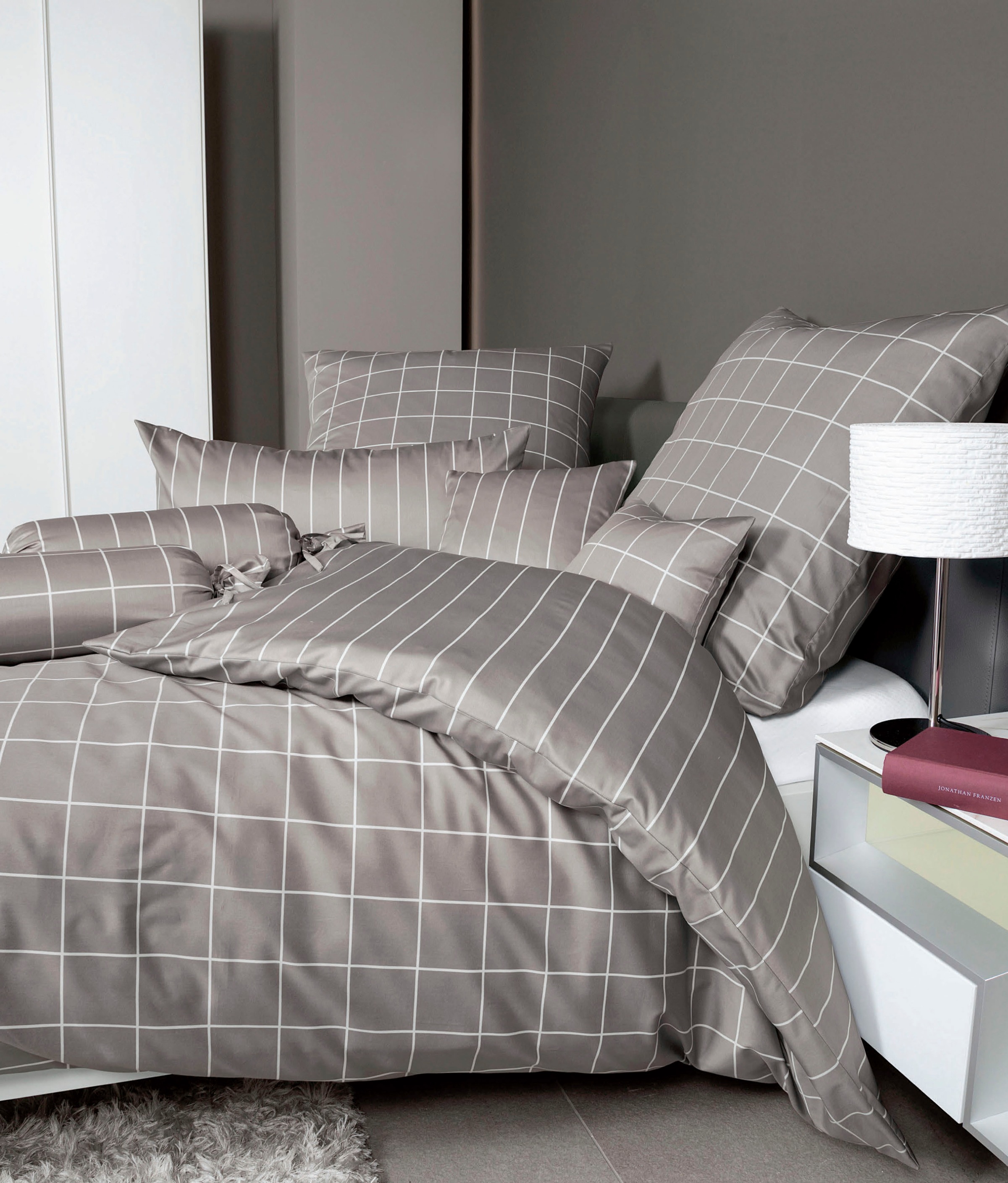Janine Kissenbezug »modernclassic 39025, Mako-Satin aus 100% Baumwolle«, (1 St.), mit Reißverschluss, in Gr. 40x80 oder 80x80 cm, mit Karos und Streifen