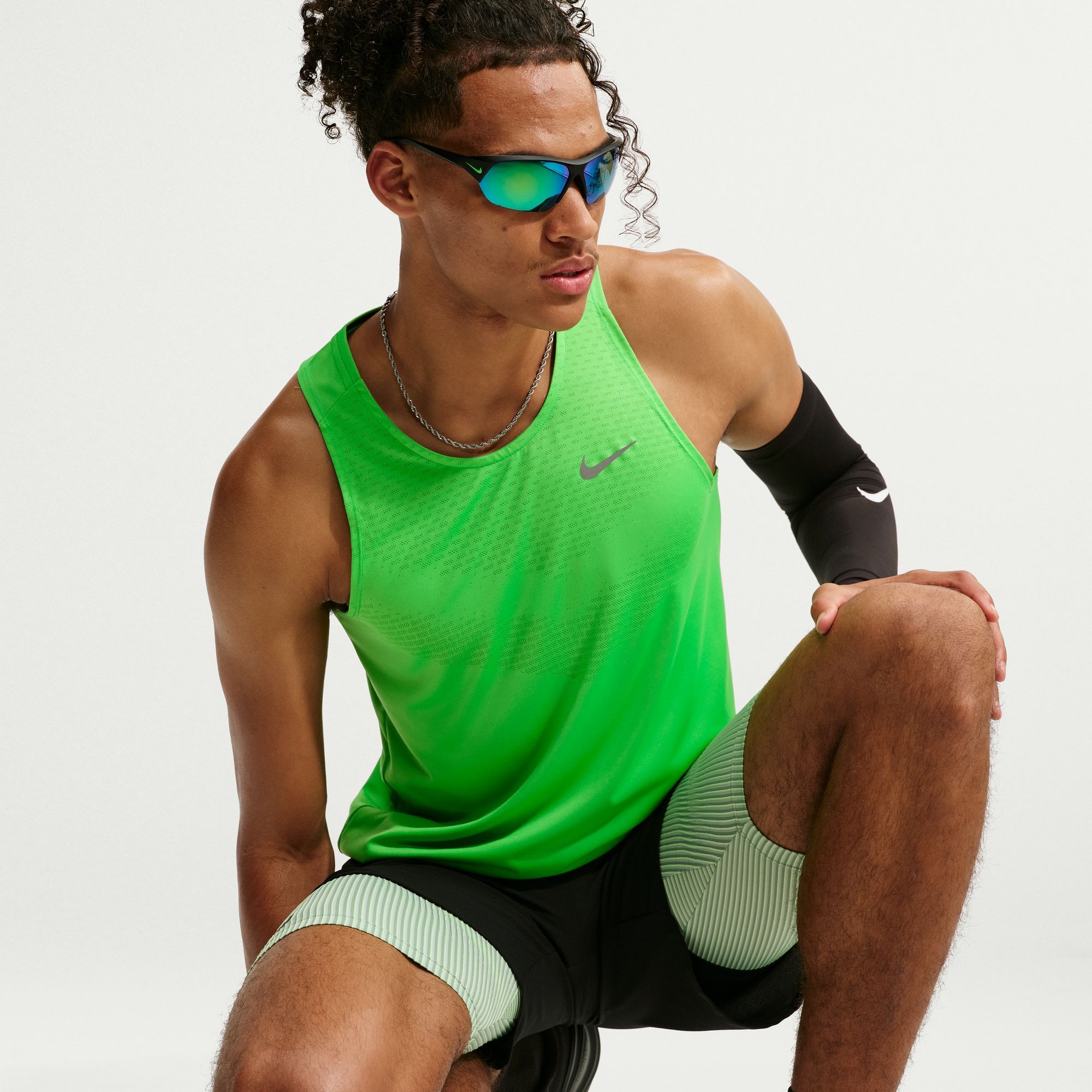 Nike Laufshirt »M NK DFADV STRIDE TANK« mit reflektierenden Elementen, für Laufen, aus Polyester