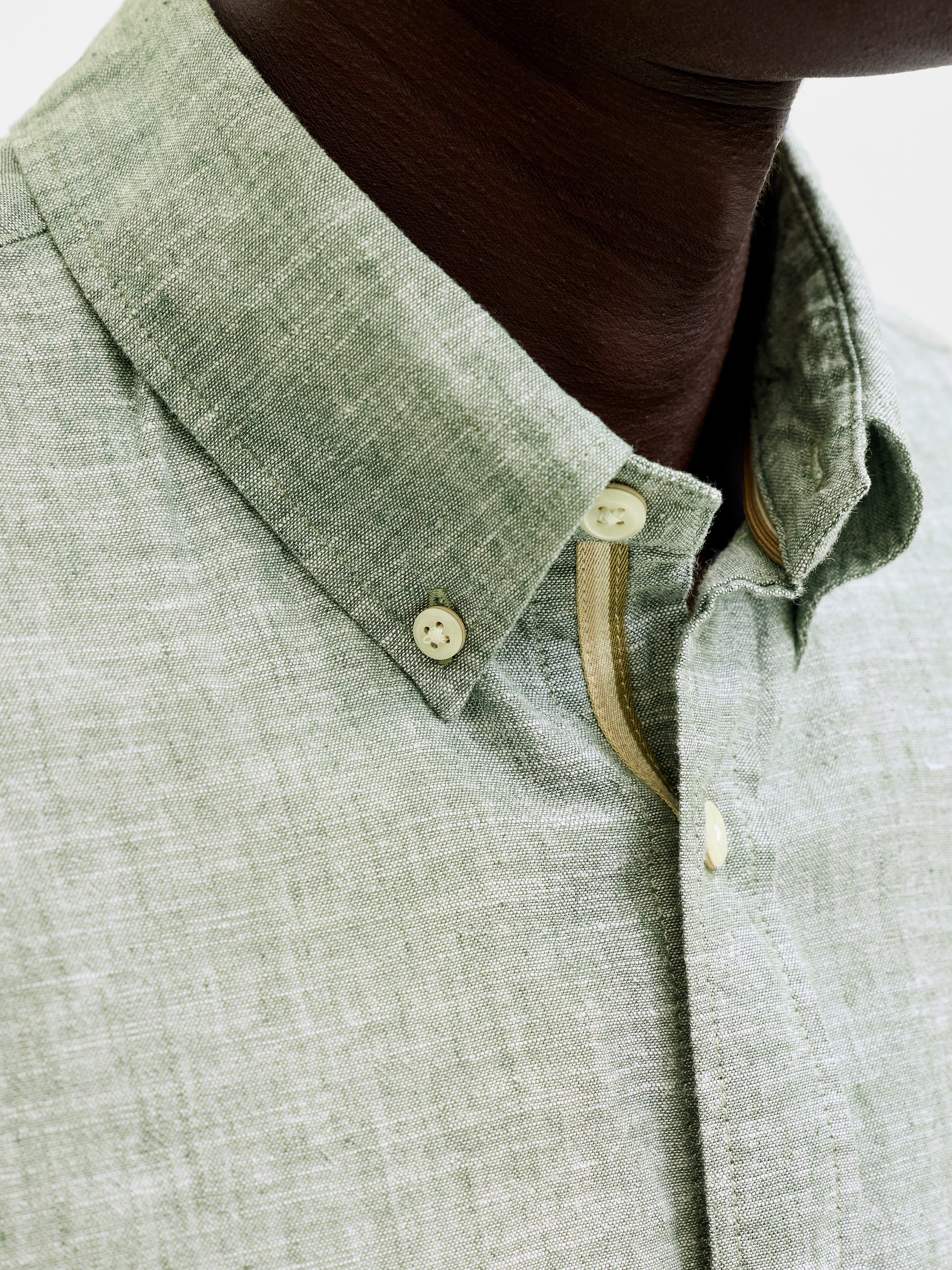 Jack & Jones Kurzarmhemd »JPRBLUSUMMER LIN. BL. SHIELD SS SHIRT SN« mit Stickerei