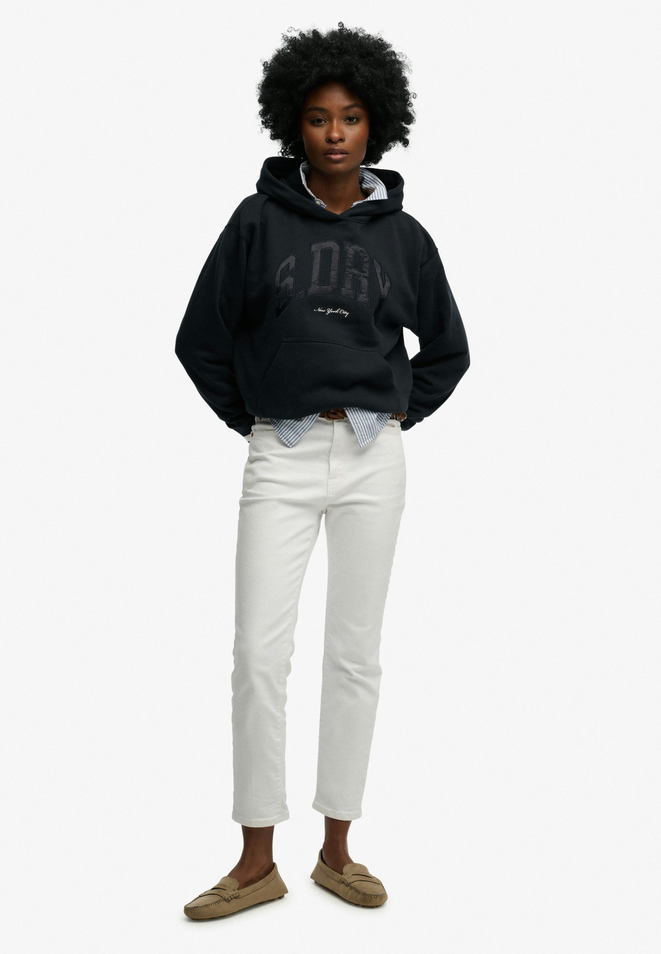 Superdry Kapuzensweatshirt »COUNTRY CLUB VARSITY HOOD«, besondere Stickerei in glänzender Optik
