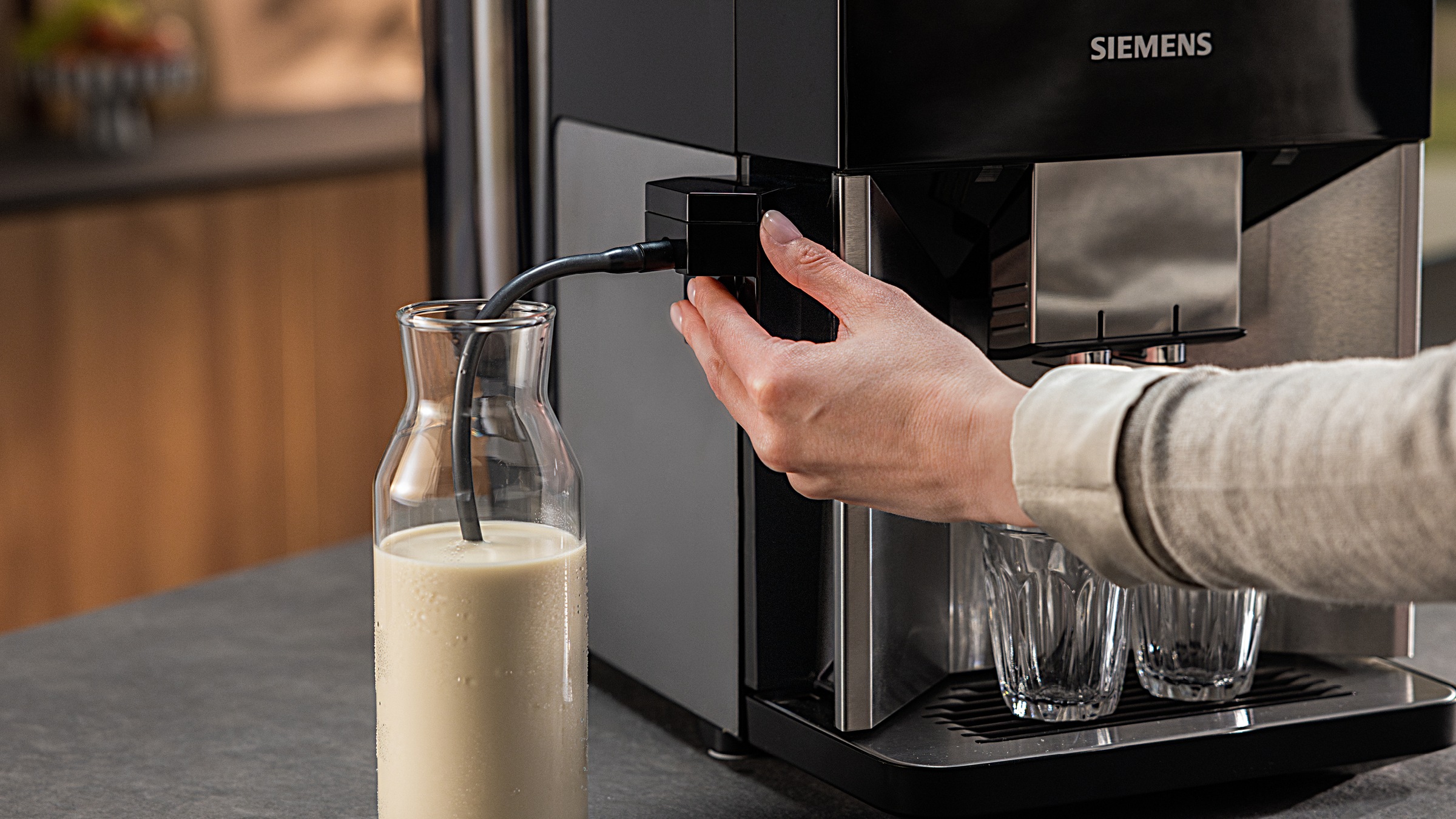SIEMENS Milchschlauch-Adapter »TZ50001« zur Nutzung externer Milchbehältnisse, spülmaschinengeeignet, schwarz