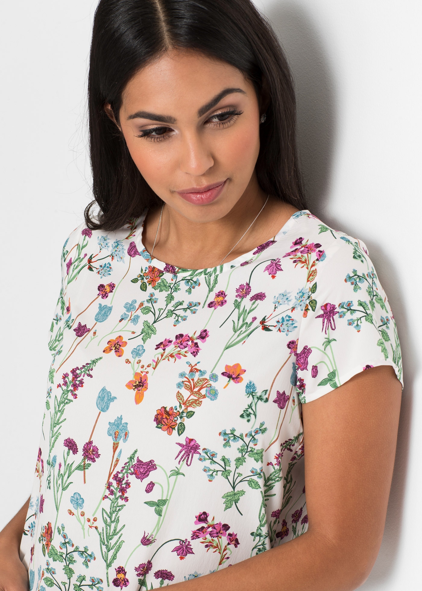 bonprix Shirtbluse figurumspielende Passform, abgerundeter, hinten etwas längerer Saum