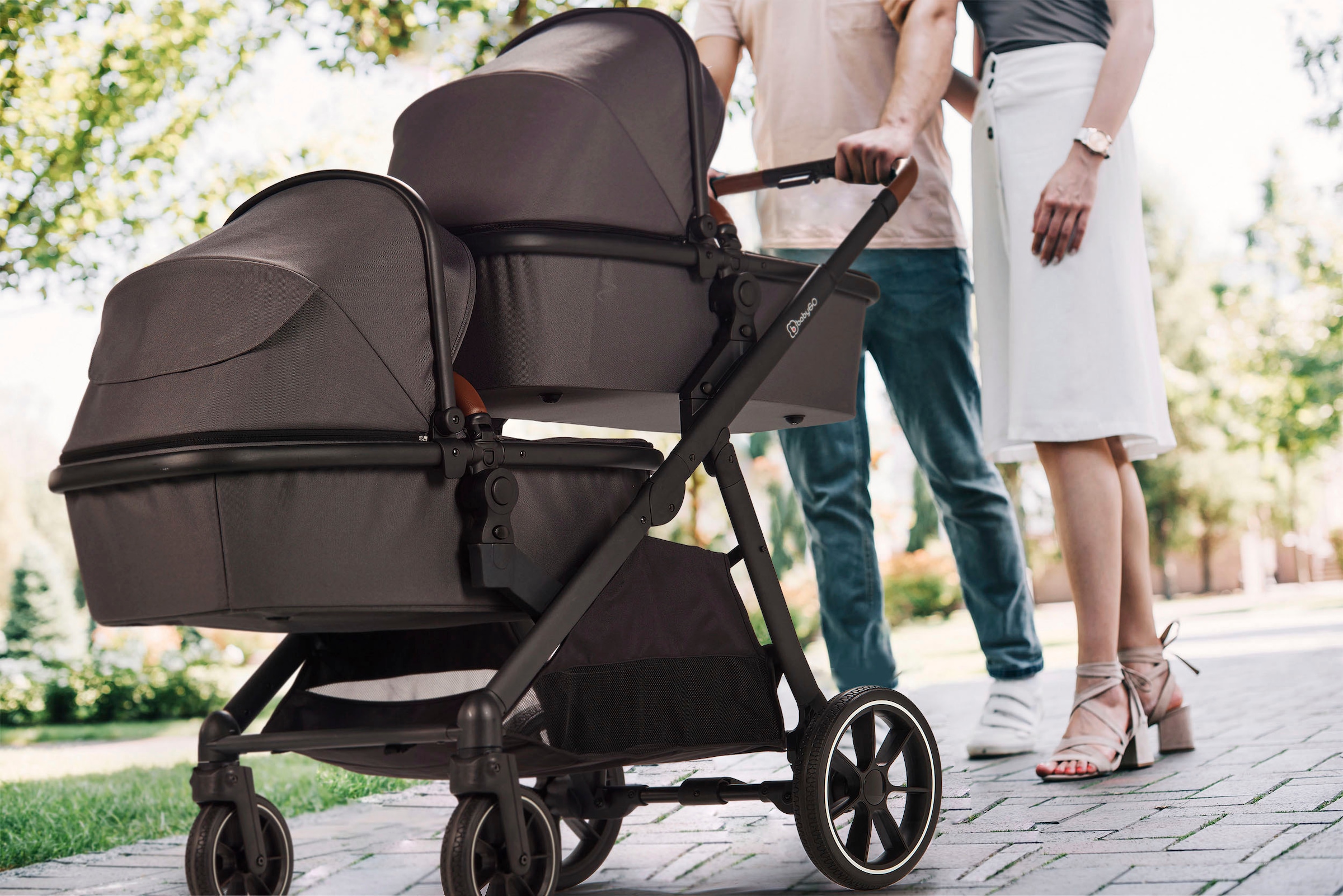 BabyGo Zwillings-Kombikinderwagen »Duo, grau«, inkl. Wickeltasche u. 2 Regenhauben