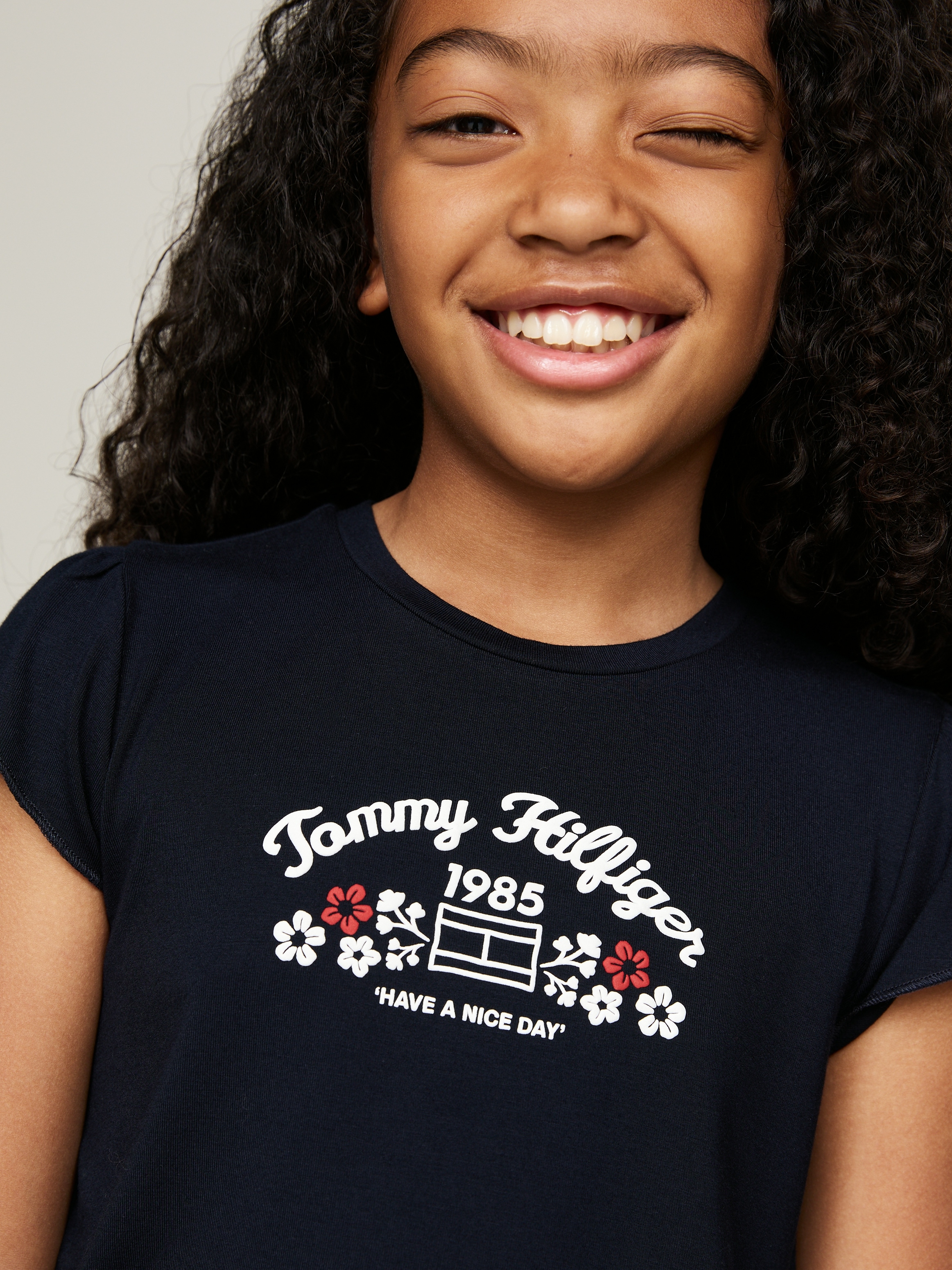 Tommy Hilfiger T-Shirt »FLOWER PUFF PRINT REG TEE SS«, Kinder bis 16 Jahre mit Markenprint