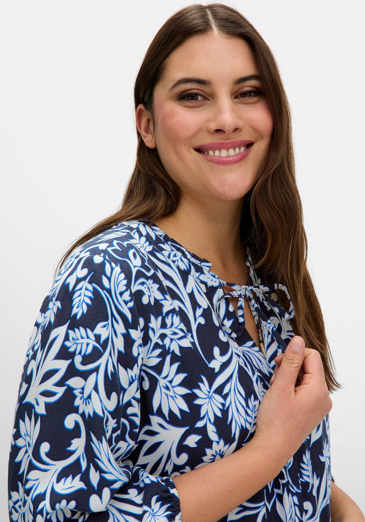 Sheego Maxikleid »Maxikleid mit floralem Druck und gestuftem Rock«