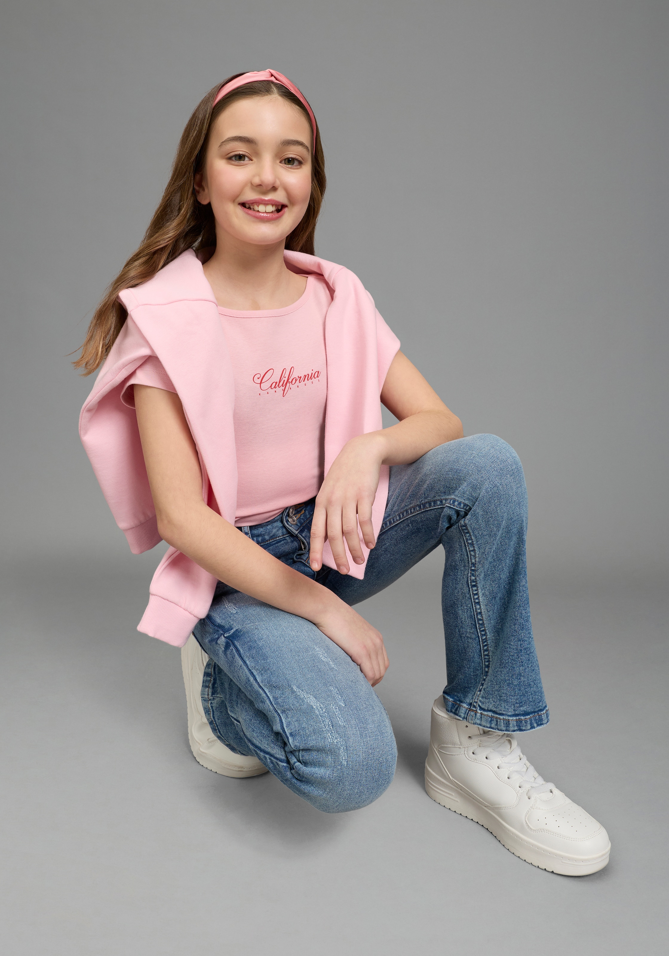 KangaROOS T-Shirt »2er Pack T-Shirts mit modischen Ausschnitt« Packung, 2, 2 tlg. Basic Schnitt, Kurzarm, U-Boot-Ausschnitt, aus Baumwolle