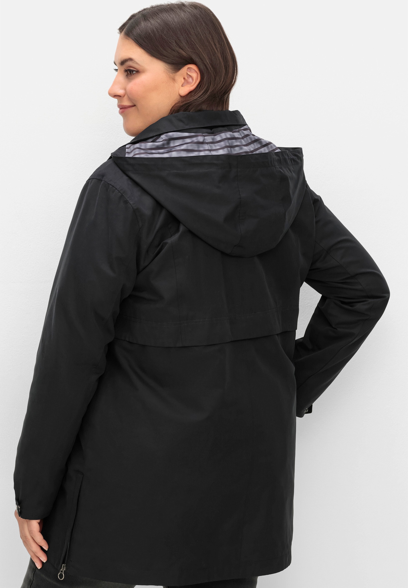 Sheego Parka »Outdoorjacke Parka in wasserabweisender Qualität« Abnehmbare Kapuze