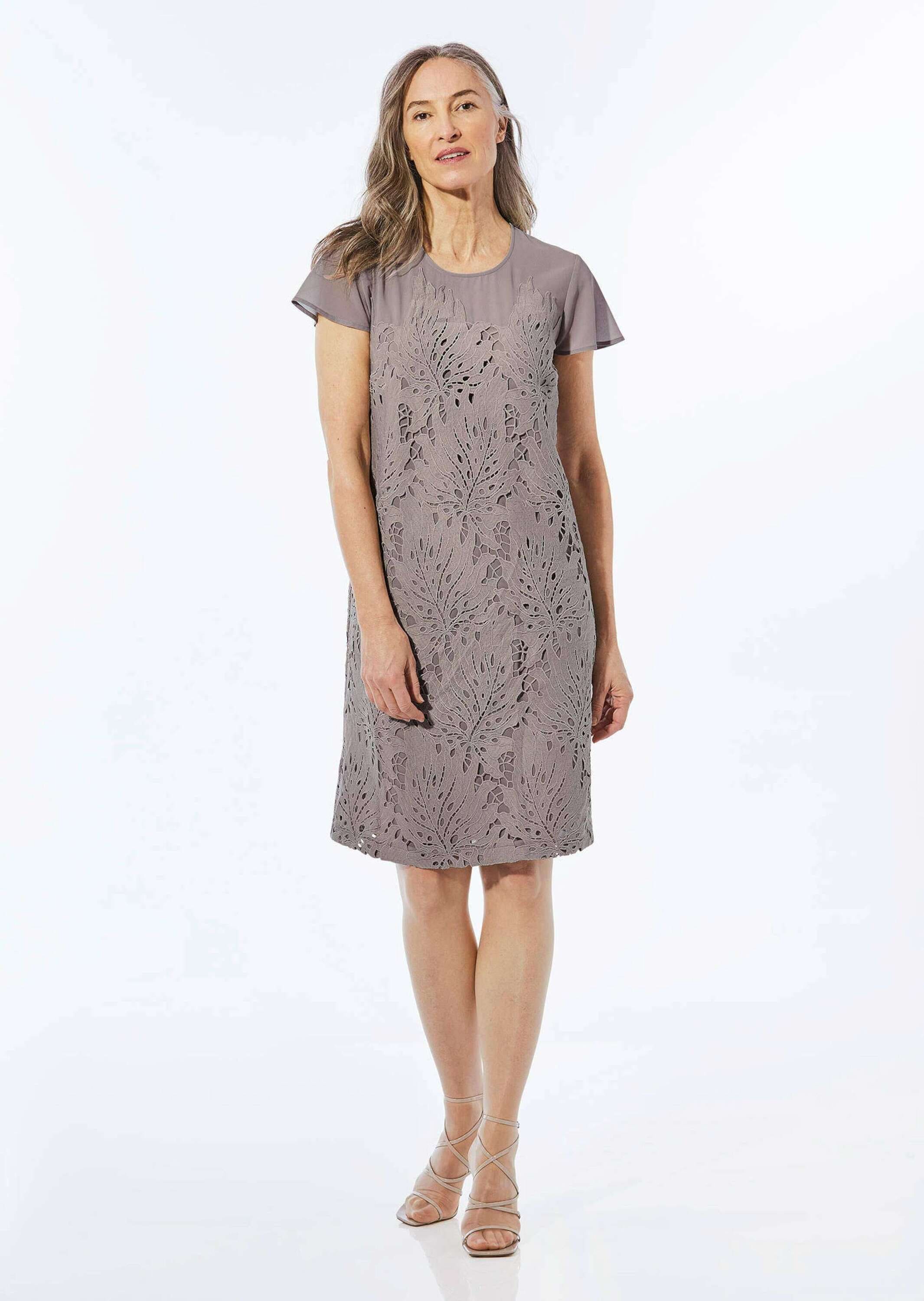 GOLDNER Abendkleid »Kurzgröße Kleid aus sommerlicher Spitze« mit kleinen Flügelärmelchen