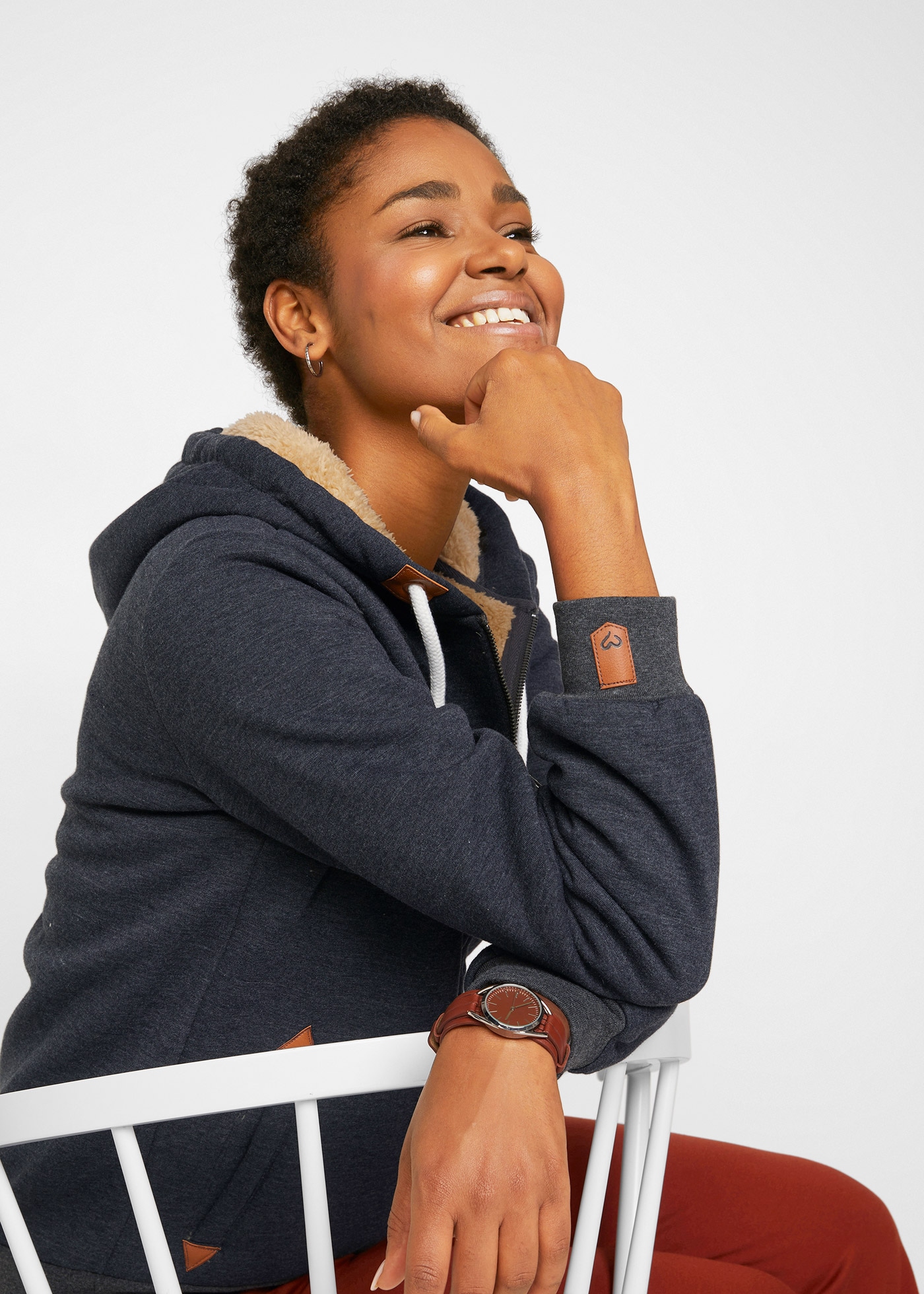 bonprix Kapuzensweatjacke mit kontrastfarbenem Teddyfutter