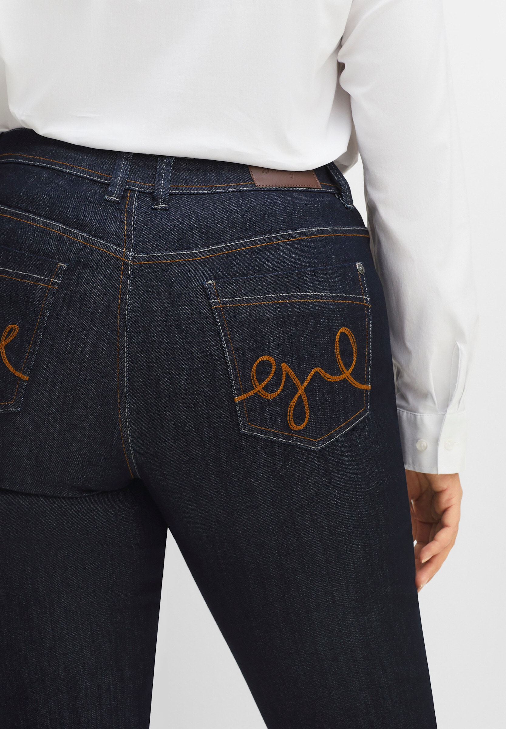 Sheego 5-Pocket-Jeans »Stretch-Jeans Jeans mit Kontrastnähten« »Die Schmale« mit zweifarbigen Kontrastnähten