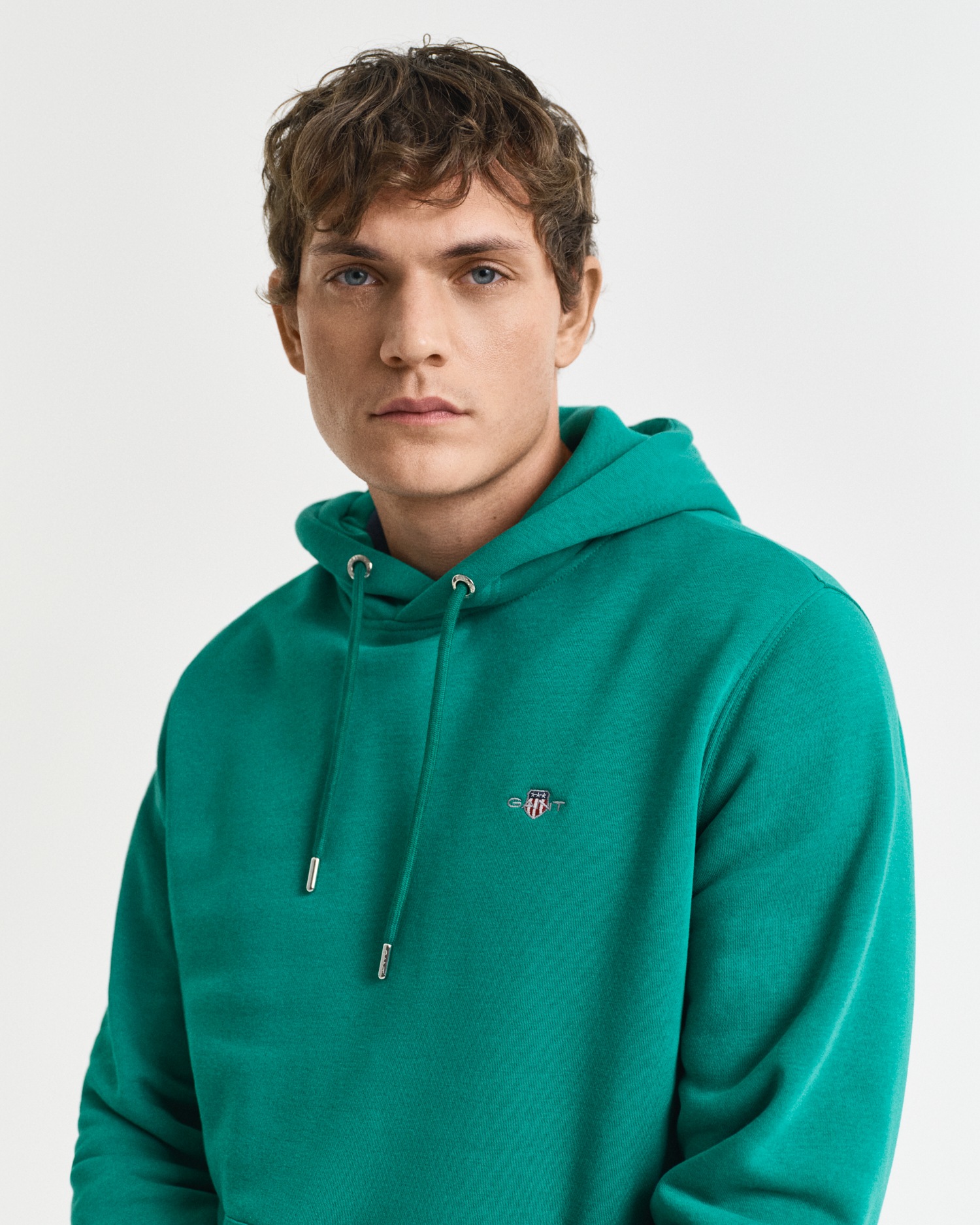 Gant Hoodie »REG SHIELD HOODIE«, mit Logostickerei auf der Brust