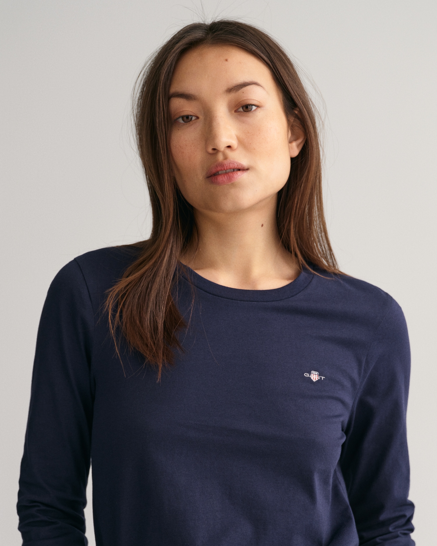 Gant Langarmshirt »REG SHIELD LS T-SHIRT«, kleine Logostickerei auf der Brust