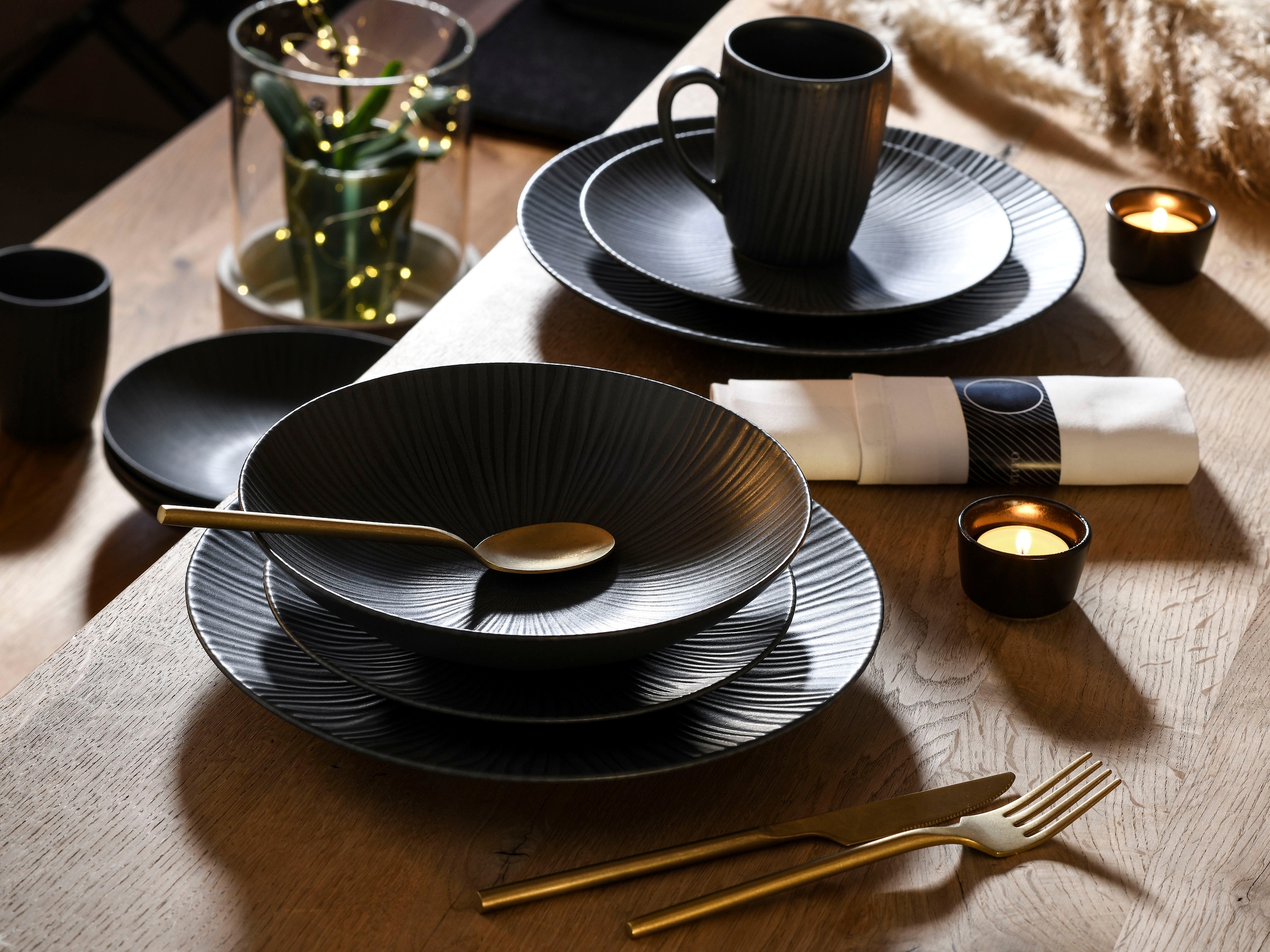 CreaTable Kombiservice »Geschirr-Set Vesuvio«, (Set, 16 tlg., Kaffeeservice und Tafelservice im Set, für 4 Personen), Service, schwarz, erhabenenes Relief, 16 Teile, für 4 Personen