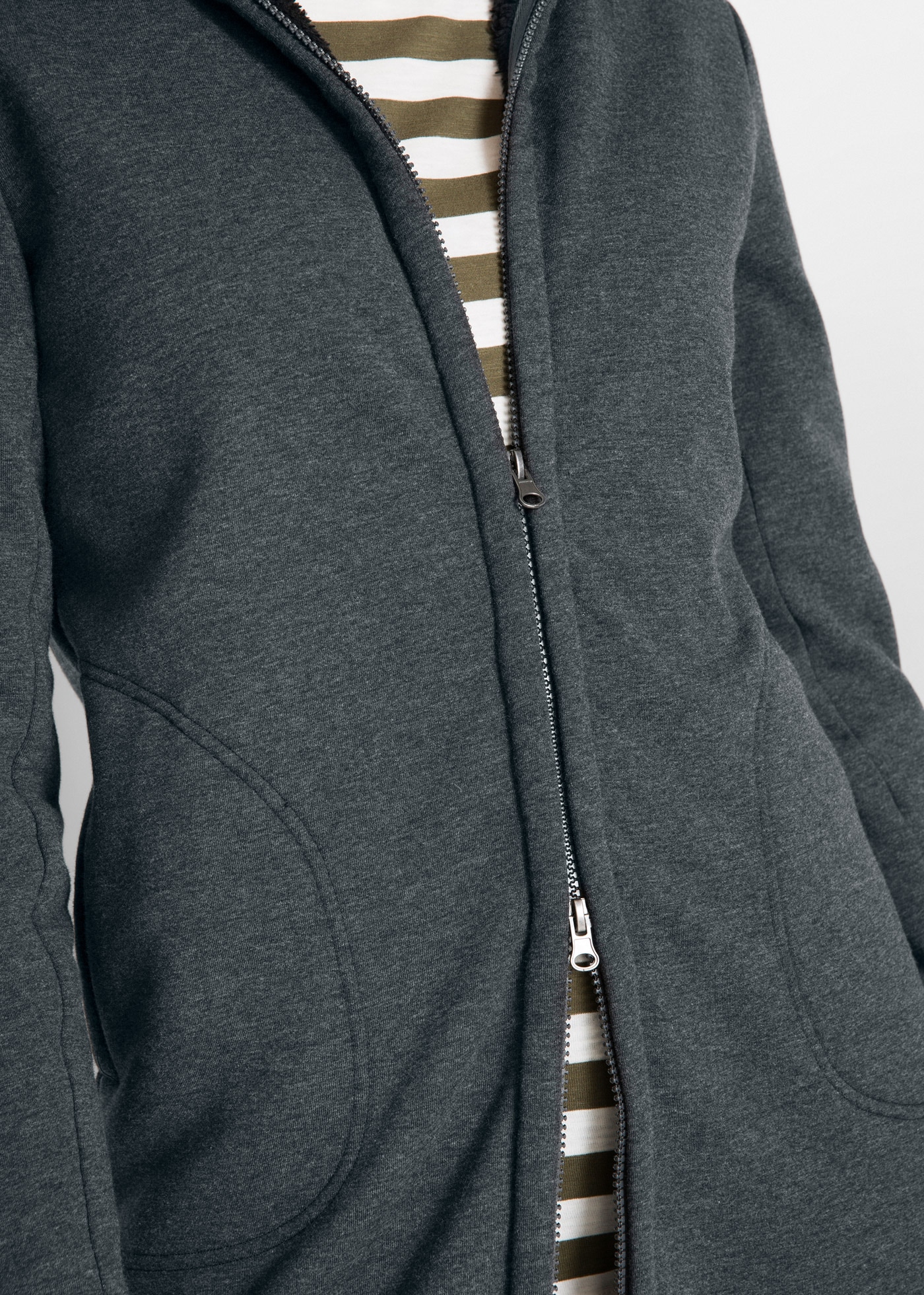 bonprix Kapuzensweatjacke »Kapuzen-Sweatjacke mit Teddyfell« mit Kapuze, mit Teddyfell-Futter, aus Polyester und Baumwolle