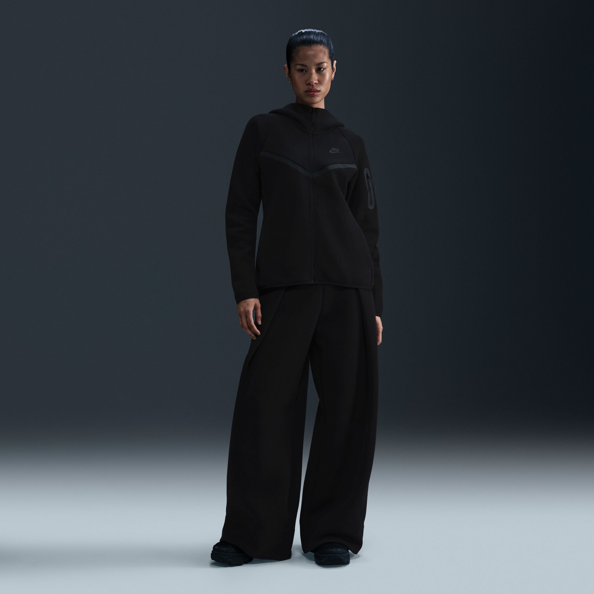 Nike Sportswear Sweatshirt »W NSW TCH FLC WR FZ HDY 2«, sportlicher Stil, für entspannte Freizeitaktivitäten
