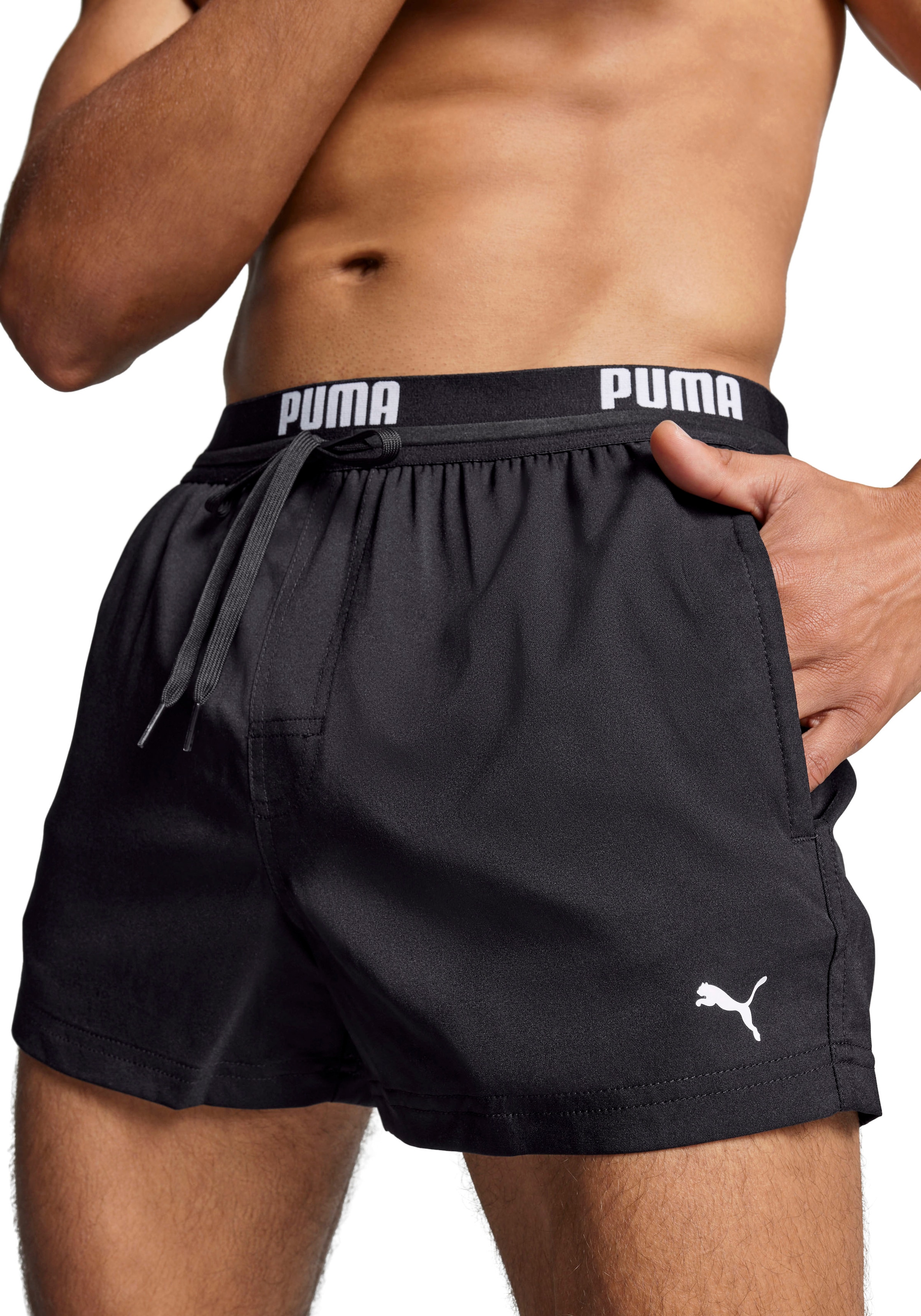 PUMA Badeshorts »PUMA SWIM MEN LOGO SHORT LENGTH SWIM SHORTS«, Seitentaschen, Gesäßtasche mit Reißverschluss, Kordelzug