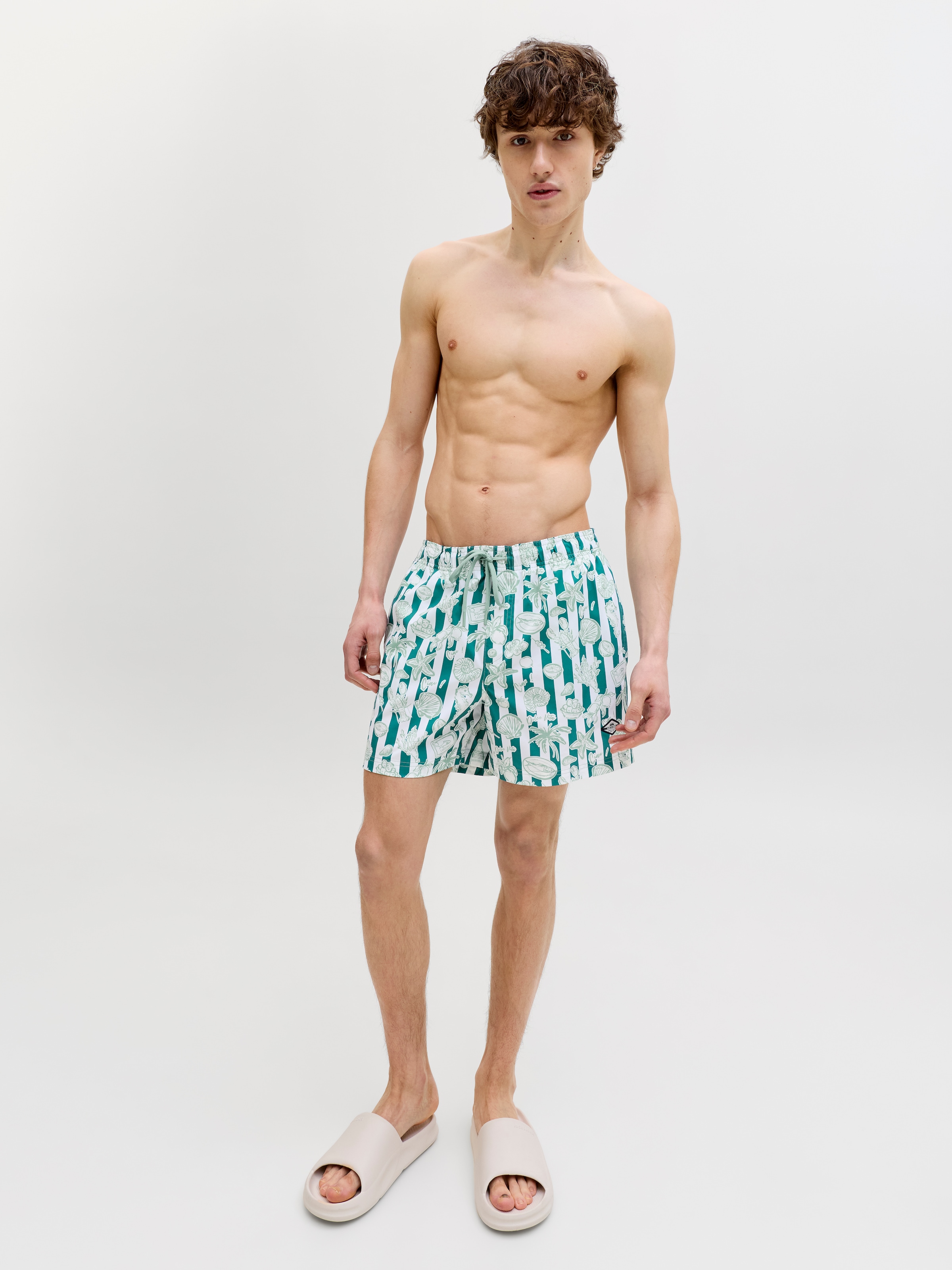 Jack & Jones Badeshorts »JPSTMAUI VIBES NOVELTY AOP SWIM SHORT SN« Kunstfaser