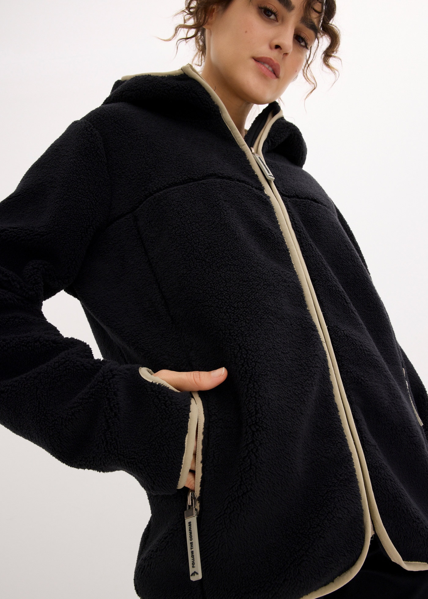 bonprix Fleecejacke mit Kapuze Winterjacke mit Teddy-Fleece und Kapuze