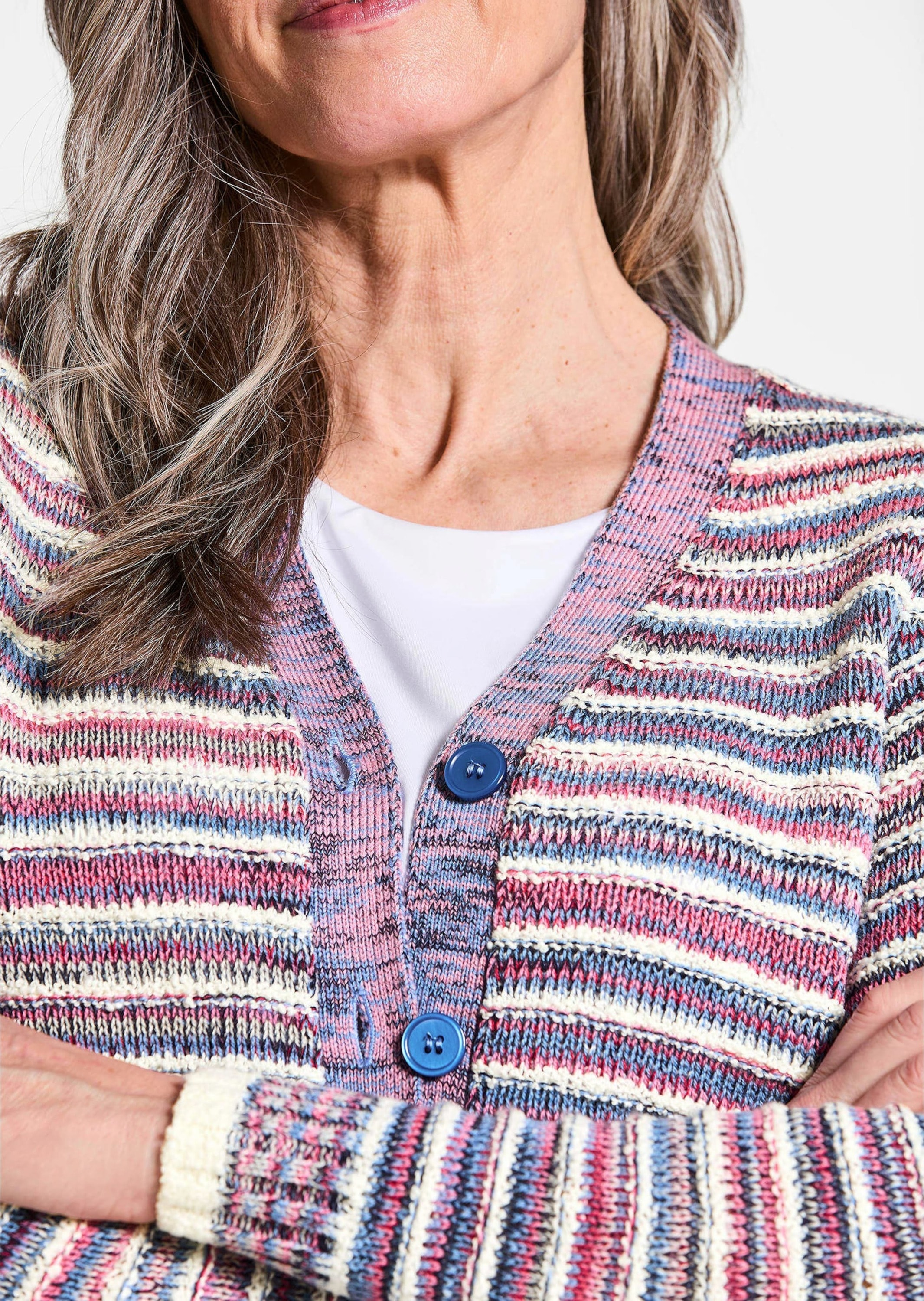 GOLDNER Strickjacke »Langarm Jacke Damen mit Grafikmuster und V-Ausschnitt«