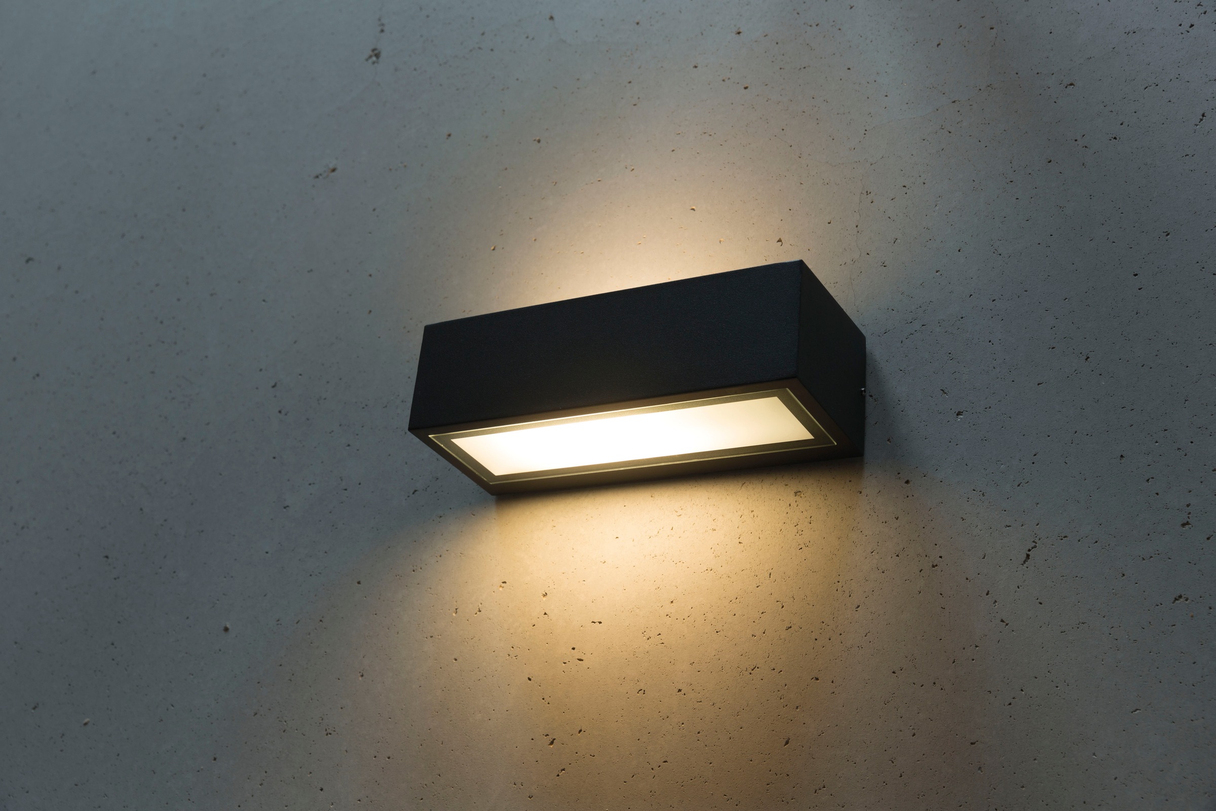 HEITRONIC Außen-Wandleuchte »Madura«, 1 flammig, Leuchtmittel E27 | ohne Leuchtmittel, Wand-Außenleuchte,Abschattungsplatte für individuellen Lichtaustritt