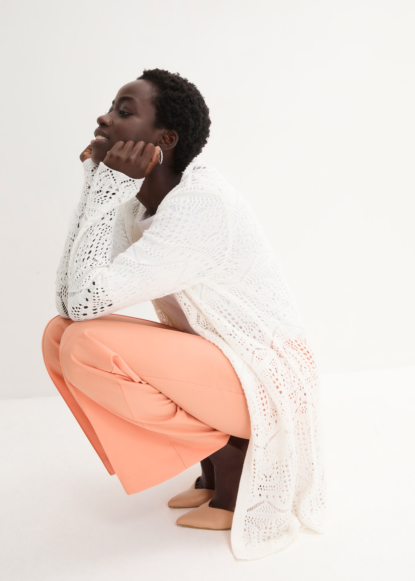 bonprix Longstrickjacke 1 tlg. lockere und offene Passform, mit femininem Lochmuster, casual Stil