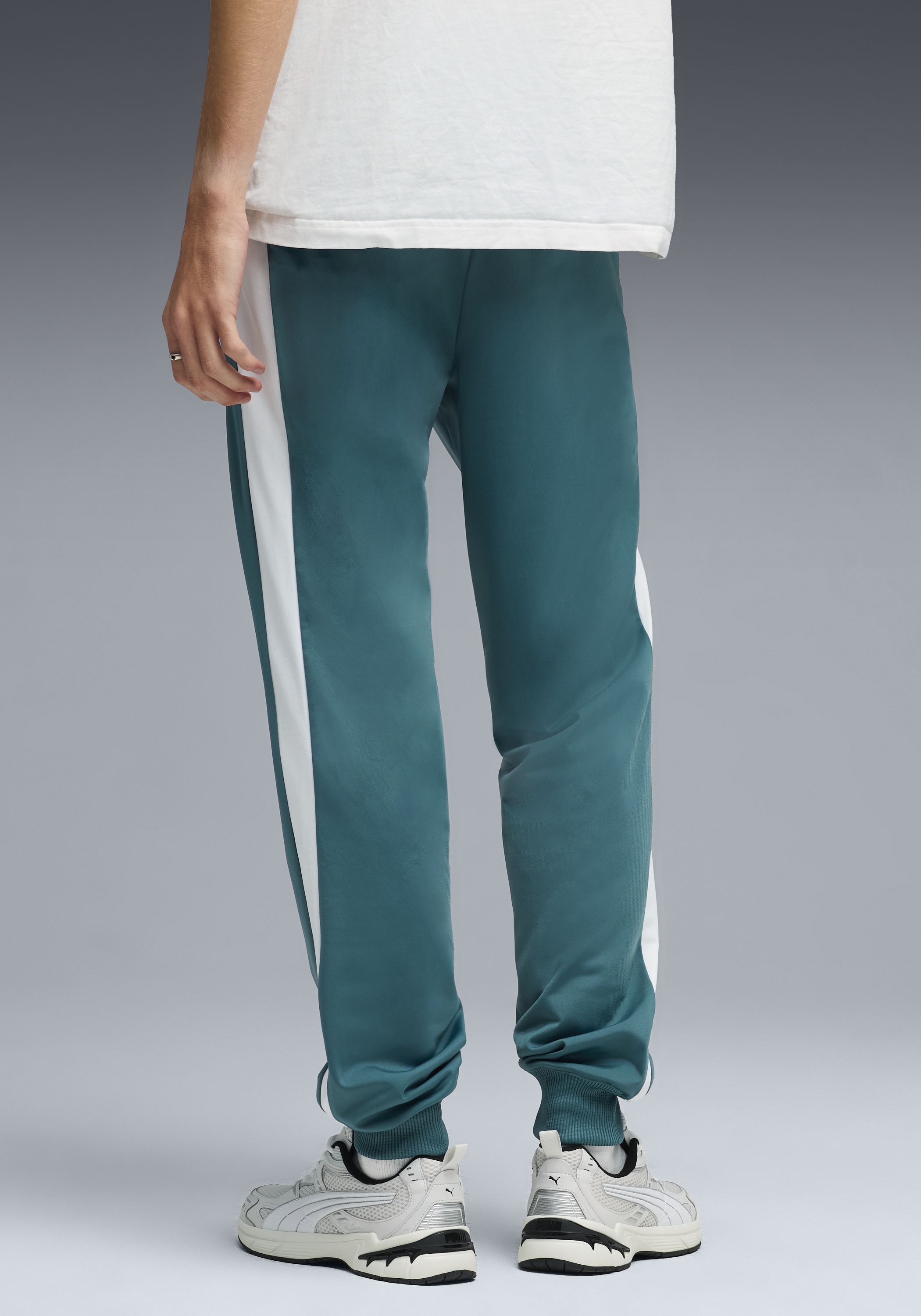 PUMA Trainingshose »T7 FOUNDATION CL POLY KNITTED PANTS«  mit Eingrifftaschen, Regular Fit, sportlicher Stil