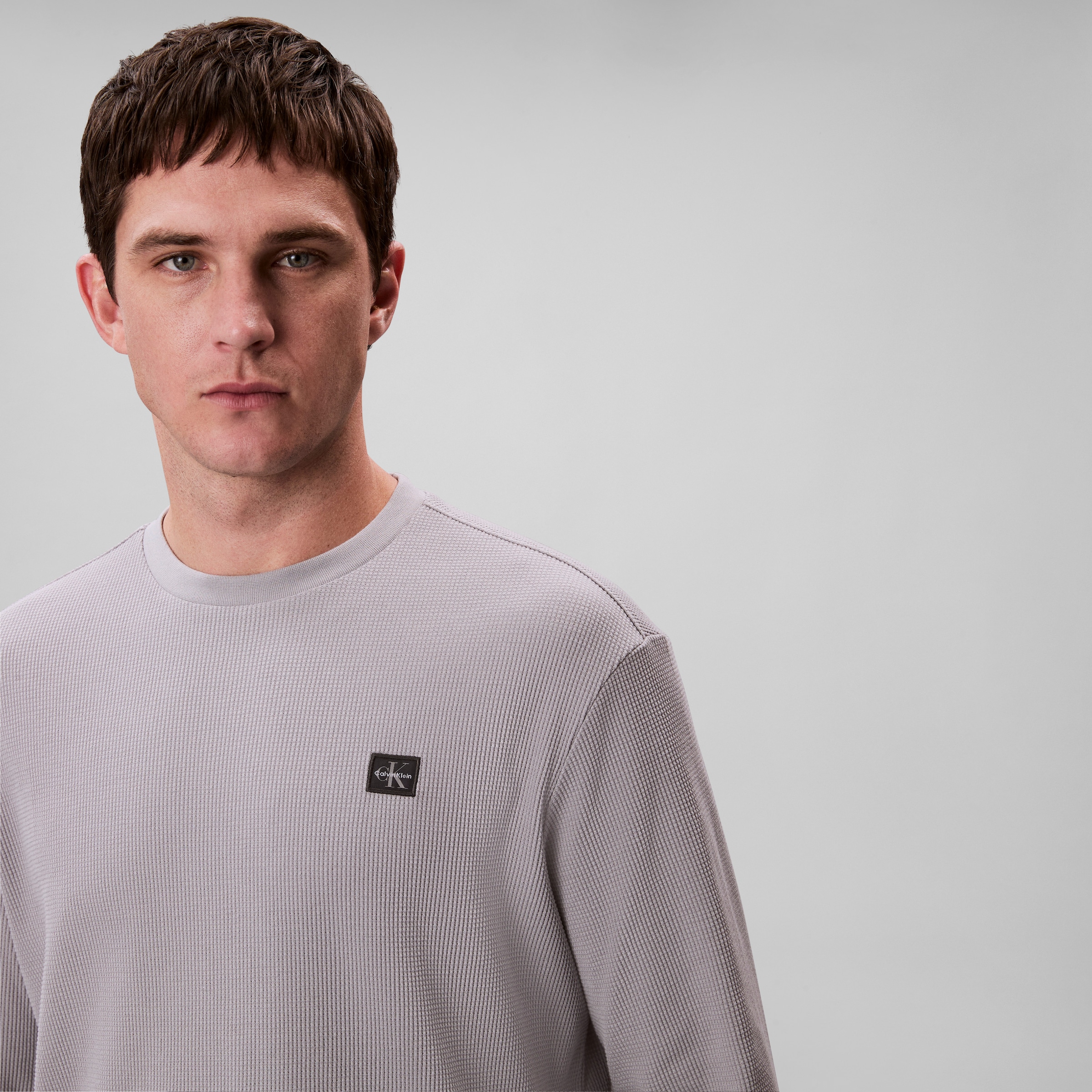 Calvin Klein Jeans Langarmshirt »LS WAFFLE BADGE CREWNK TEE«, Mit Rundhalsausschnitt