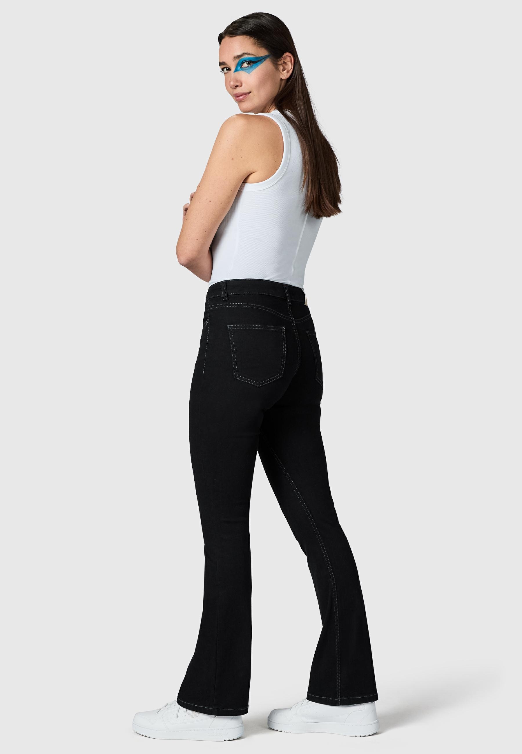 PEAK TIME 5-Pocket-Jeans »Bootcut-Jeans Zenita« Damen Bootcut Jeans mit Logoprägung
