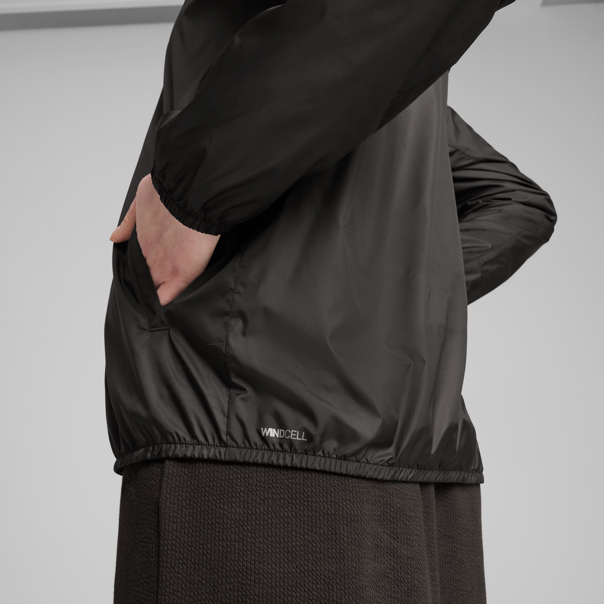 PUMA Windbreaker »ESS REGULAR WINDBREAKER« mit Kapuze mit Kapuze, wasserabweisend, mit elastischen Bündchen und Saum