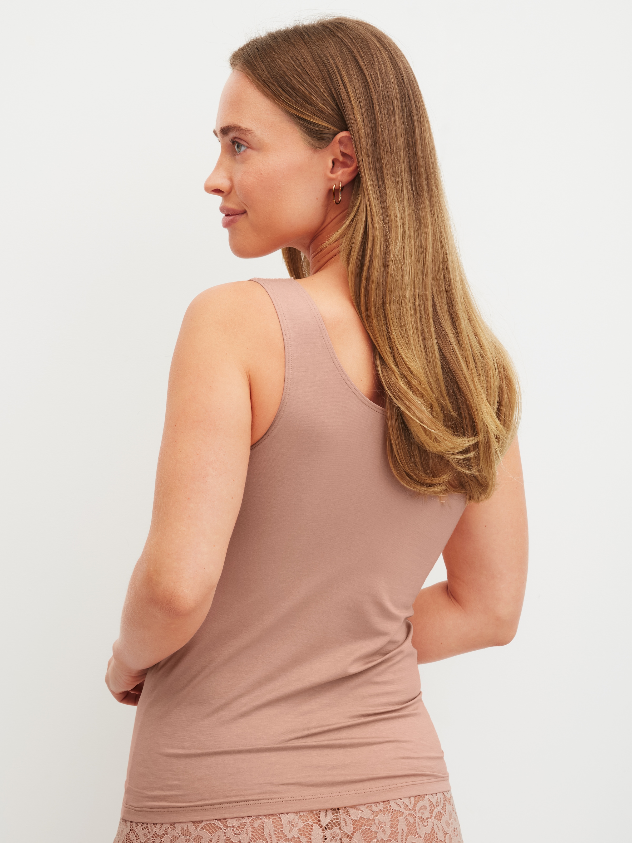 CALIDA Tanktop »Natural Comfort Lace« elastisch, V-Ausschnitt, weiche Spitze, breite Träger