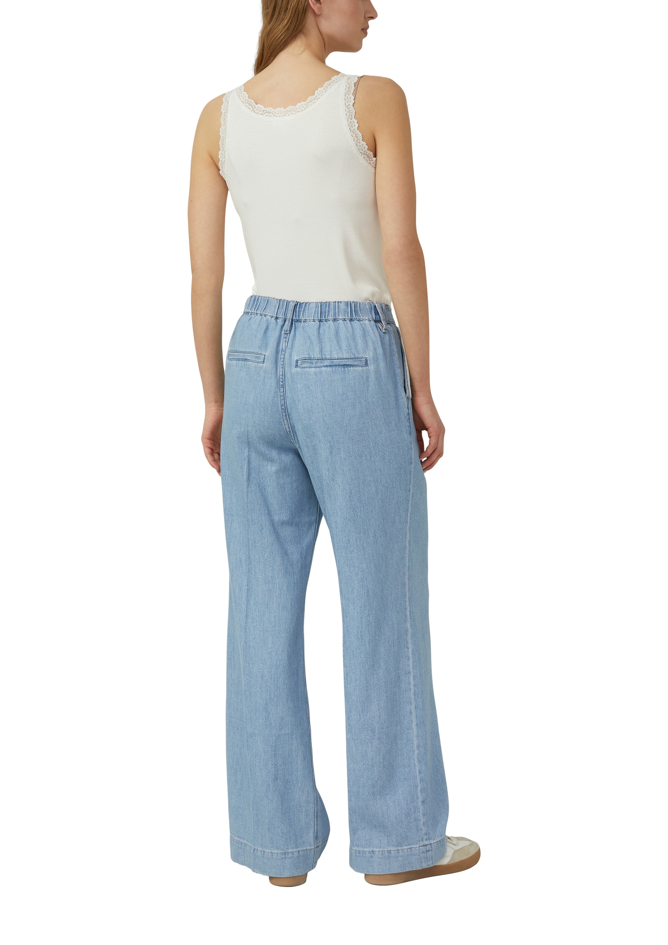 s.Oliver Spitzentop gerippte Qualität, mit Spitzenbesatz, figurbetont