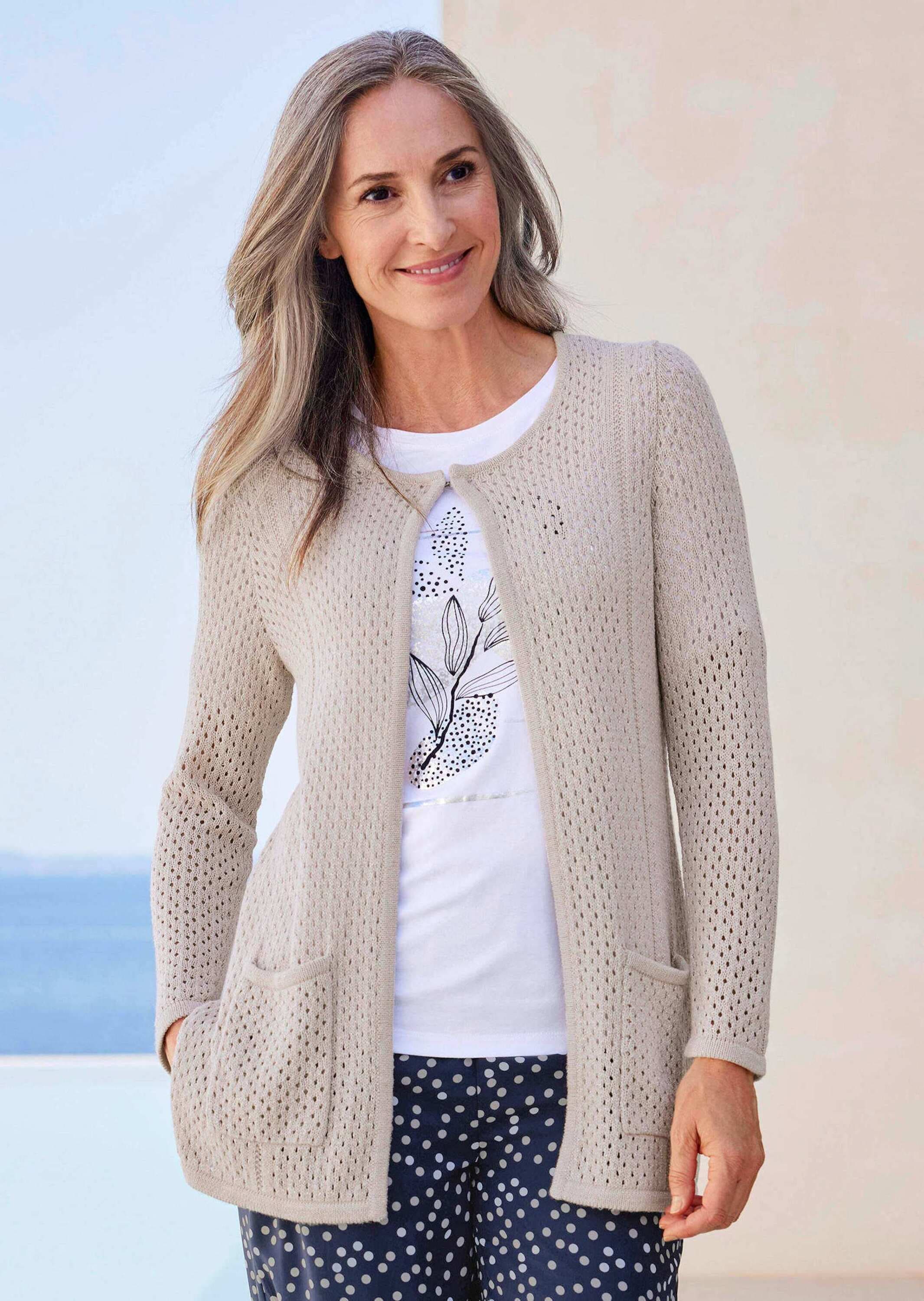 GOLDNER Kurzjacke »Kurzgröße Brauner Cardigan mit Lochmuster, Langarm«