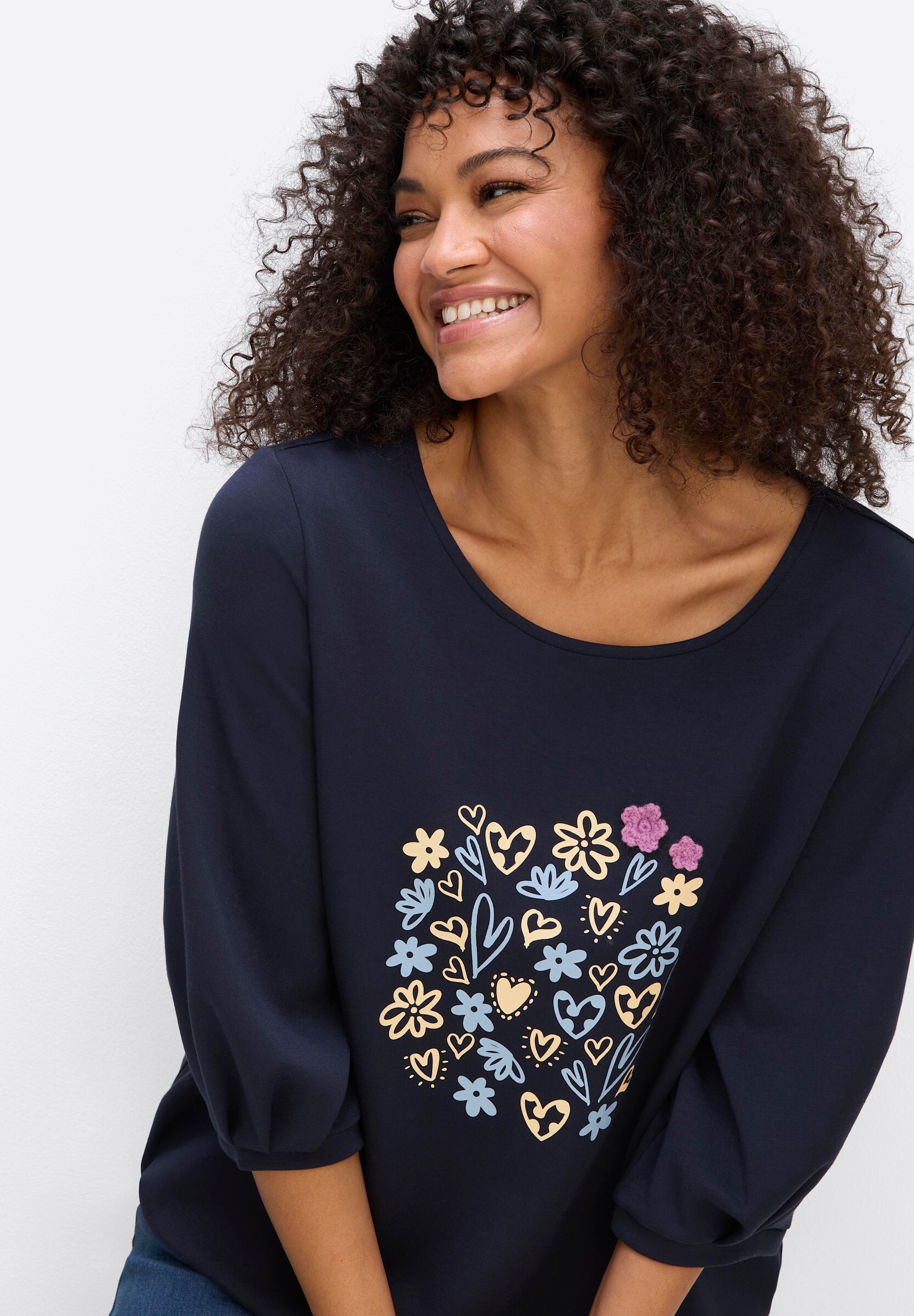 Sheego Sweatshirt »Sweatshirt Sweatshirt mit Frontprint und Häkelblumen«

