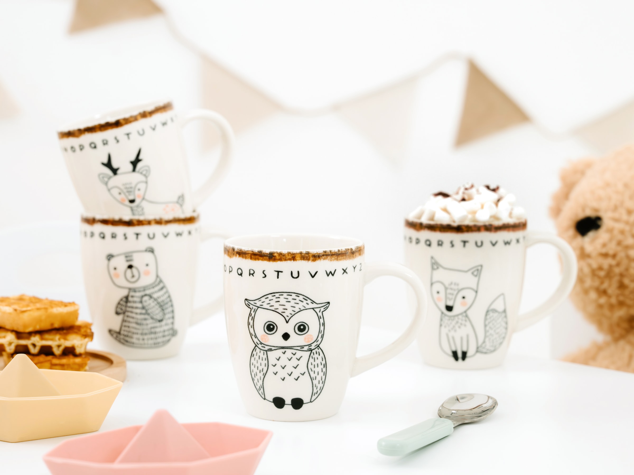 CreaTable Becher »Freunde des Waldes, Becher-Set 4-tlg.« Tiermotive, skandinavischer Stil, unregelmäßiger brauner Rand