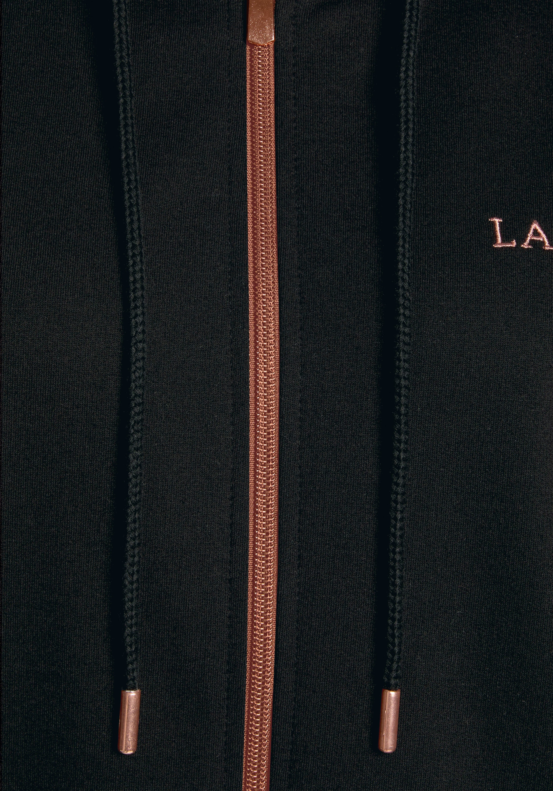 Logostickerei, bei Loungeanzug Kapuzensweatjacke OTTO »Homewear«, LASCANA Reißverschluss und kupferfarbenen mit
