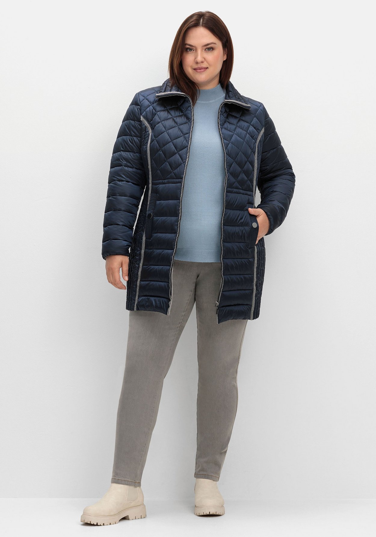 Sheego Steppjacke »Winterjacke mit feinem Schimmer und verschiedenen Steppungen«, ohne Kapuze, mit feinem Schimmer und verschiedenen Steppungen