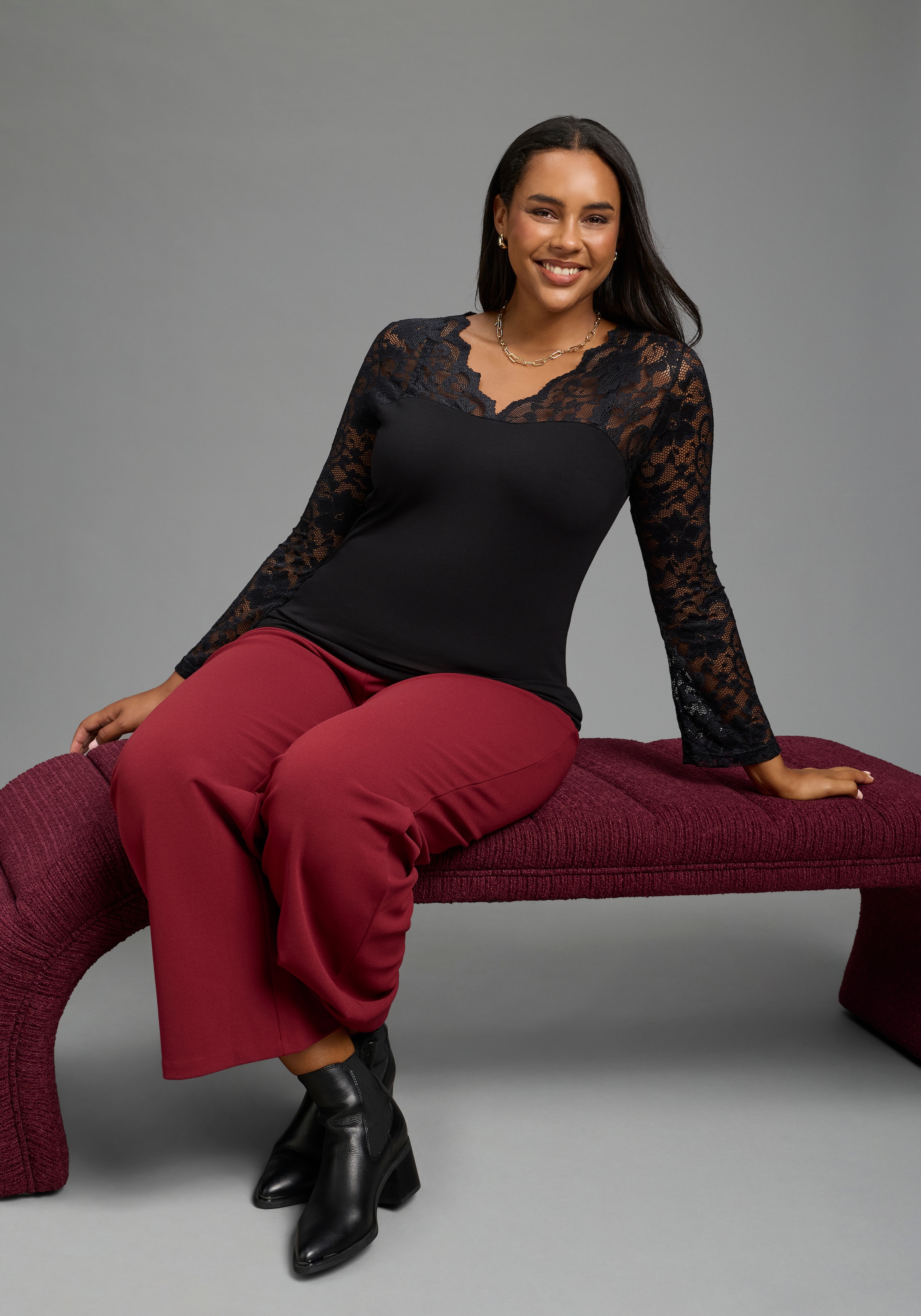 Laura Scott CURVE Spitzenshirt »Große Größen« figurbetonte Passform, V-Ausschnitt, Langarm, hüftlang