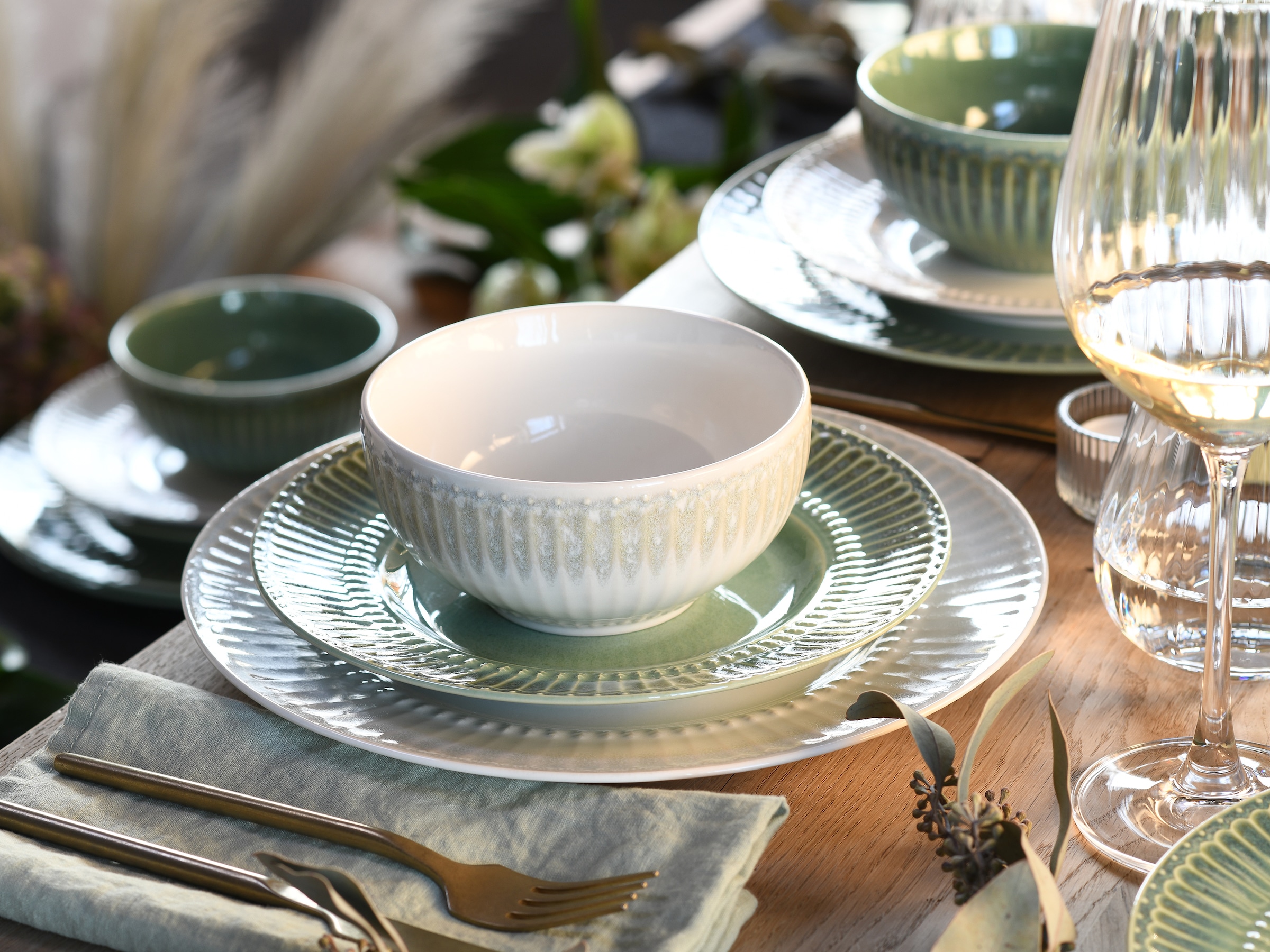 CreaTable Teller-Set »Celadon, Teller Set 12-tlg.« Elegantes Stabrelief, Farbverlauf