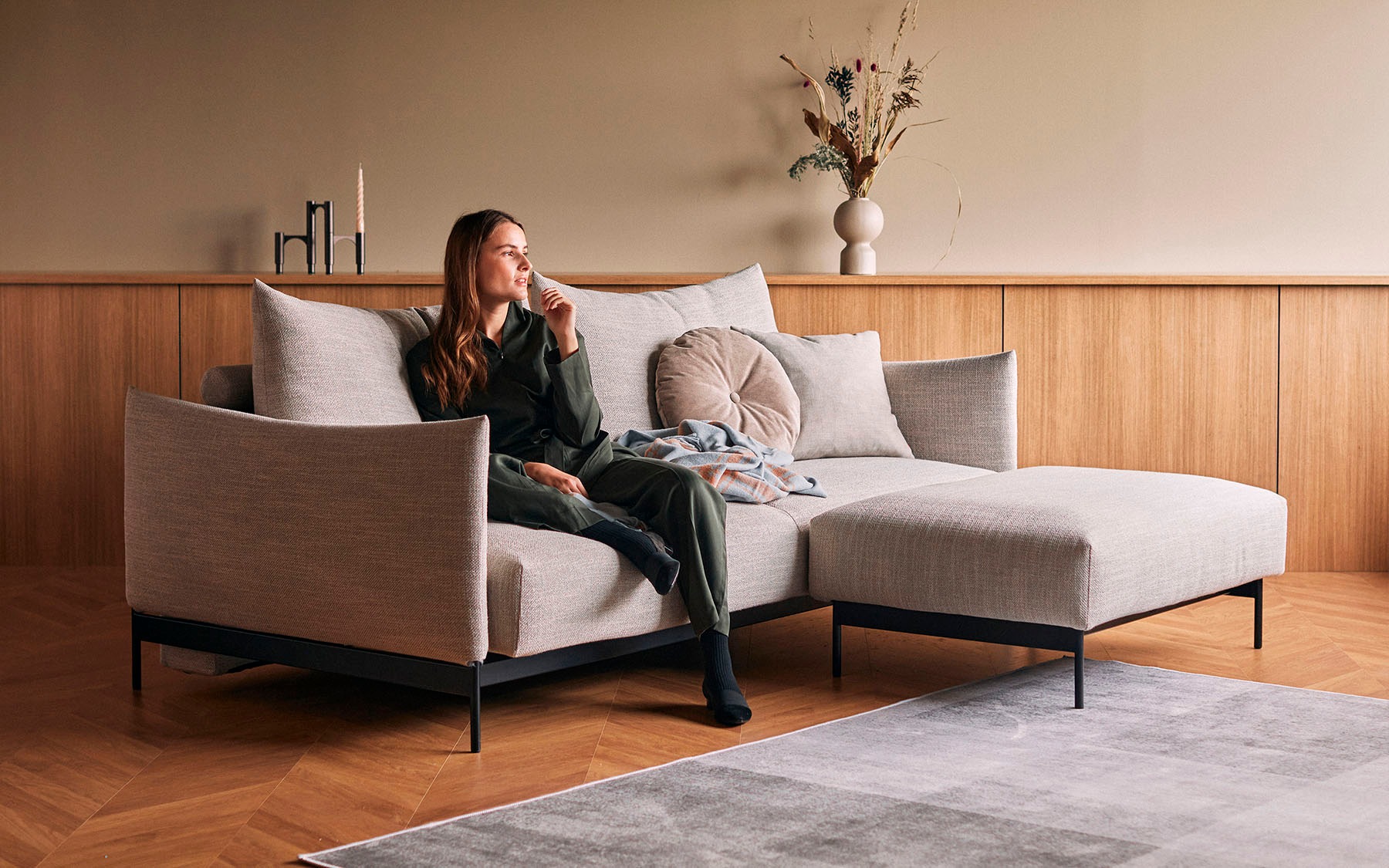 INNOVATION LIVING ™ Schlafsofa »MALLOY innovativ, komfortabel und bequem, modernes Design«, hohe Rückenlehne, schmale Armlehnen, inklusive Bettaufbewahrung