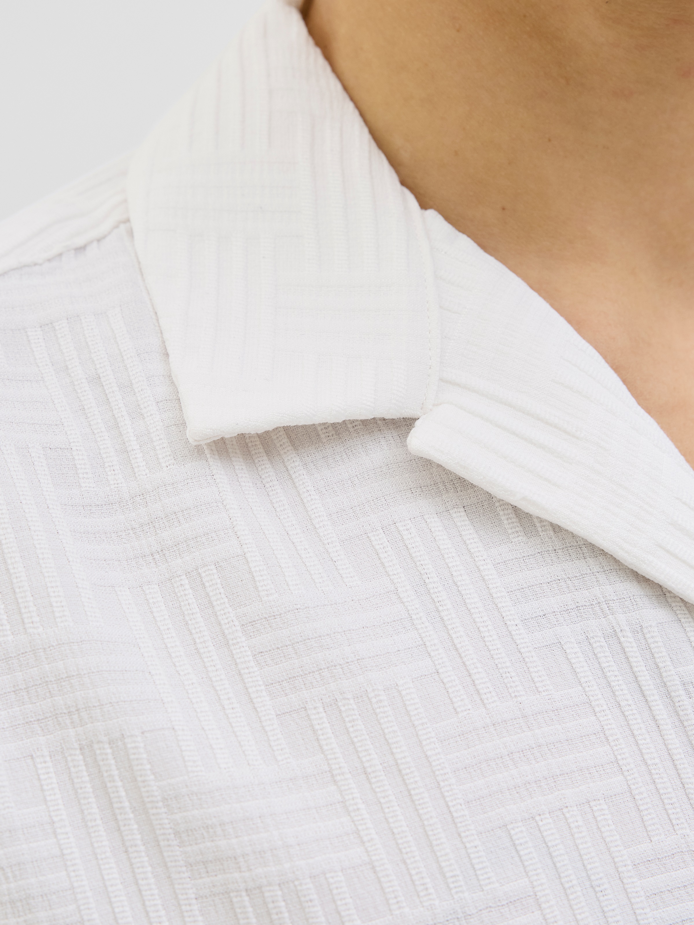 Jack & Jones Kurzarmhemd »JJEMATTEO RESORT SHIRT SS SN«, mit Resort Kragen