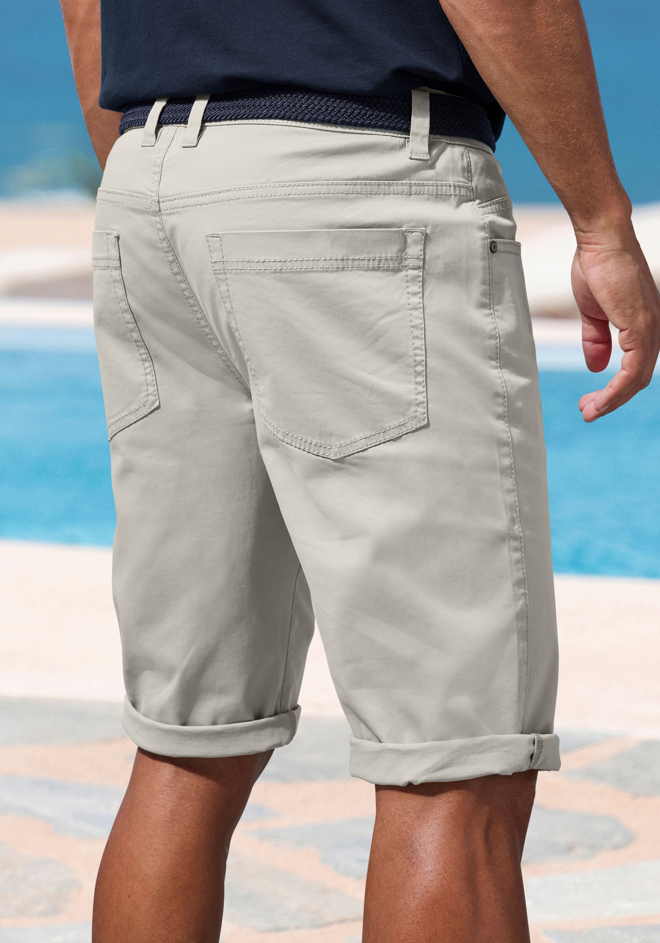 John Devin Bermudas »aus elastischer Baumwollmischung«, mit großem Druck auf dem Bein, 3/4 Shorts