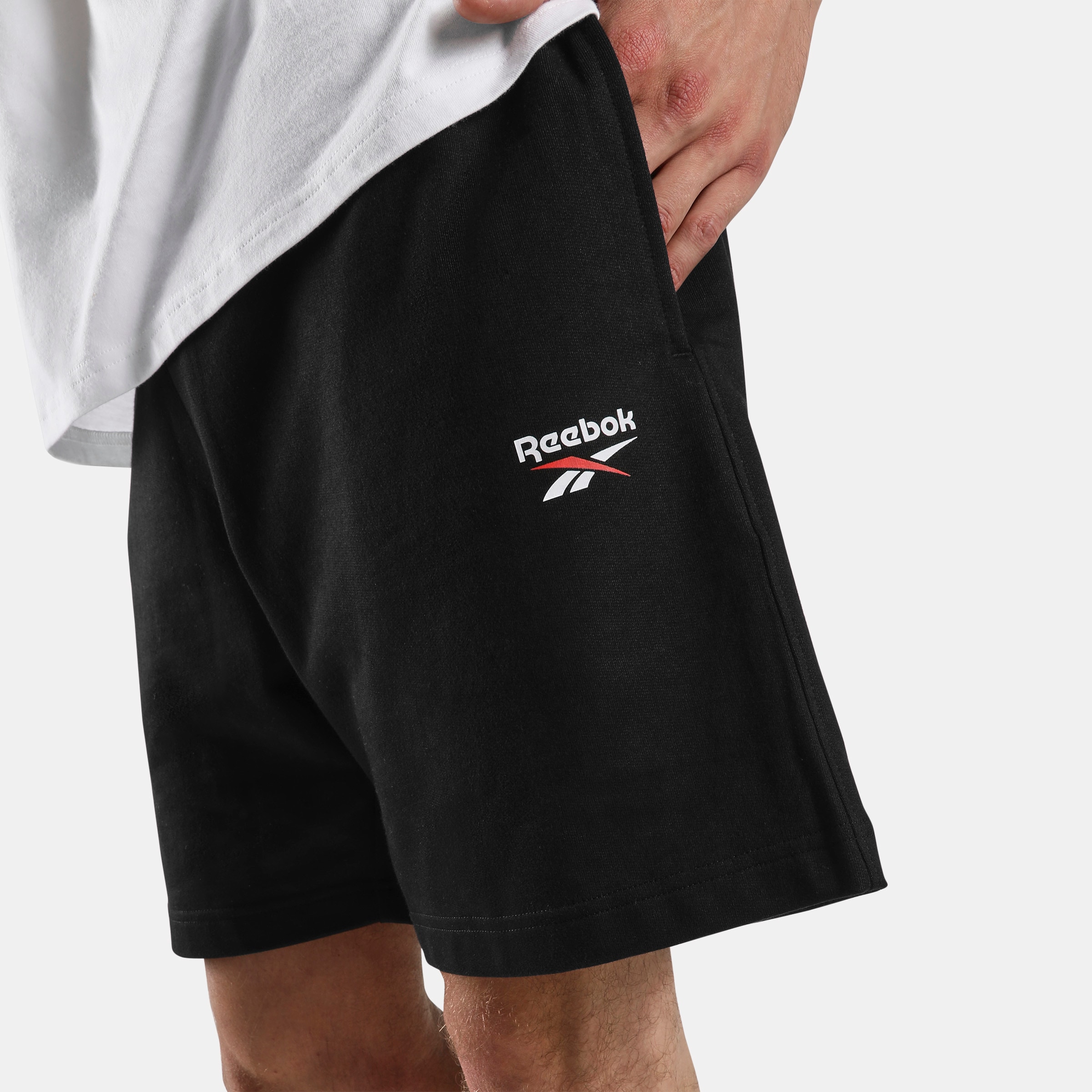 Reebok Sweatshorts »ID SMALL LOGO SHORTS«  sportlicher Stil