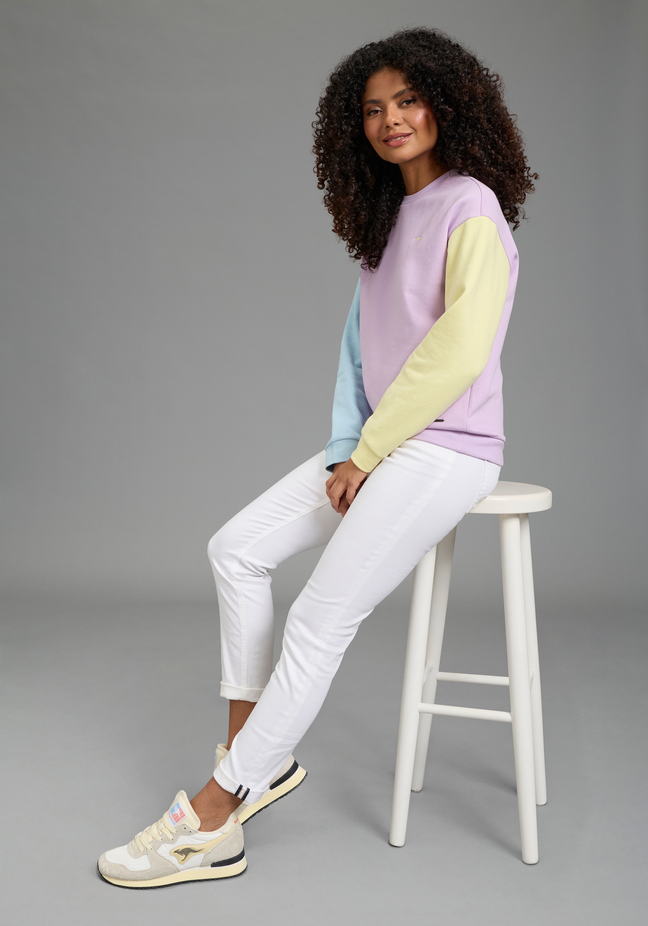 KangaROOS Sweatshirt , mit Rundhalsausschnitt, Langarm-Design, aus Baumwolle und Polyester
