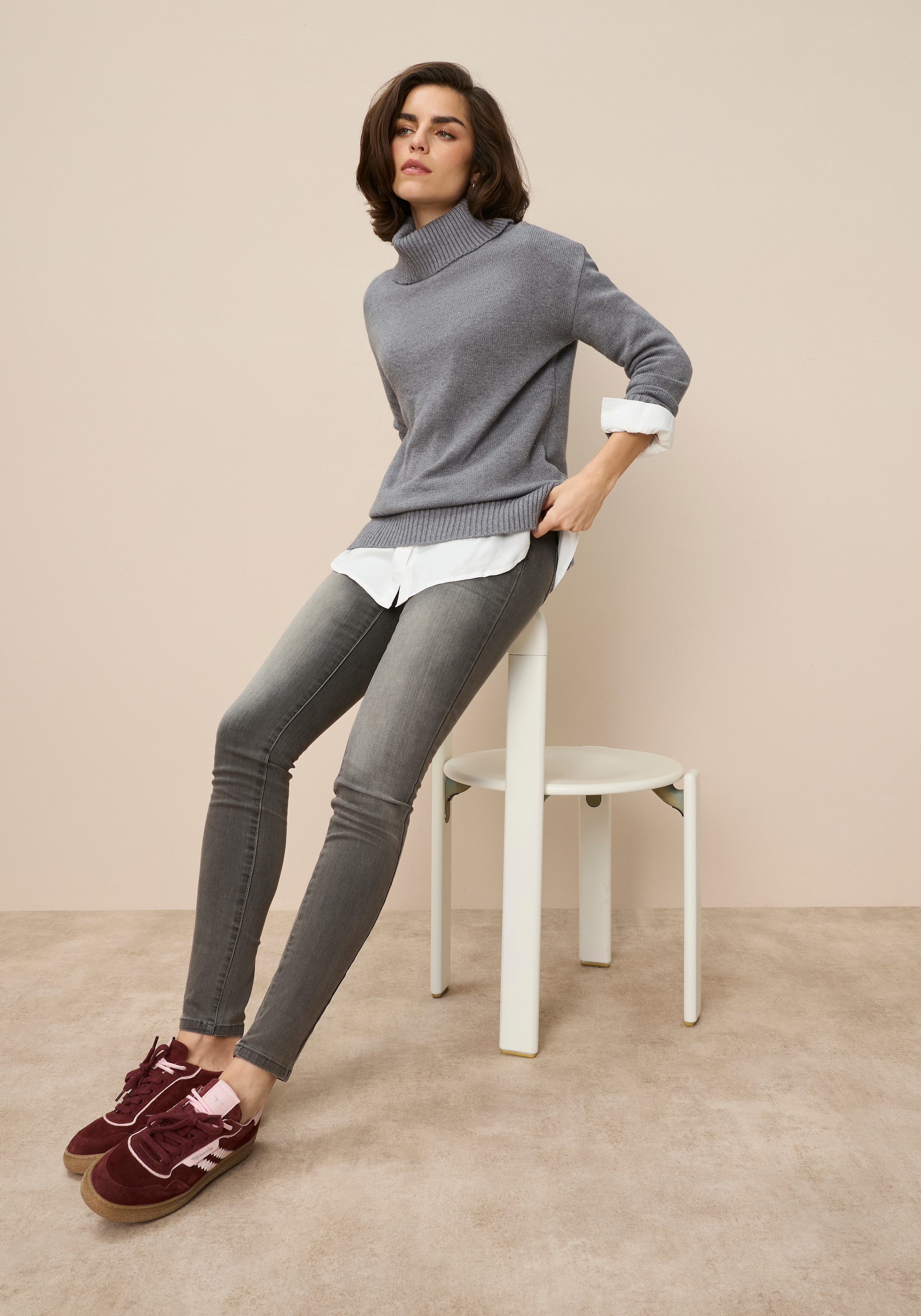 Tamaris Rollkragenpullover in lässiger Form mit seitlichen Schlitzen