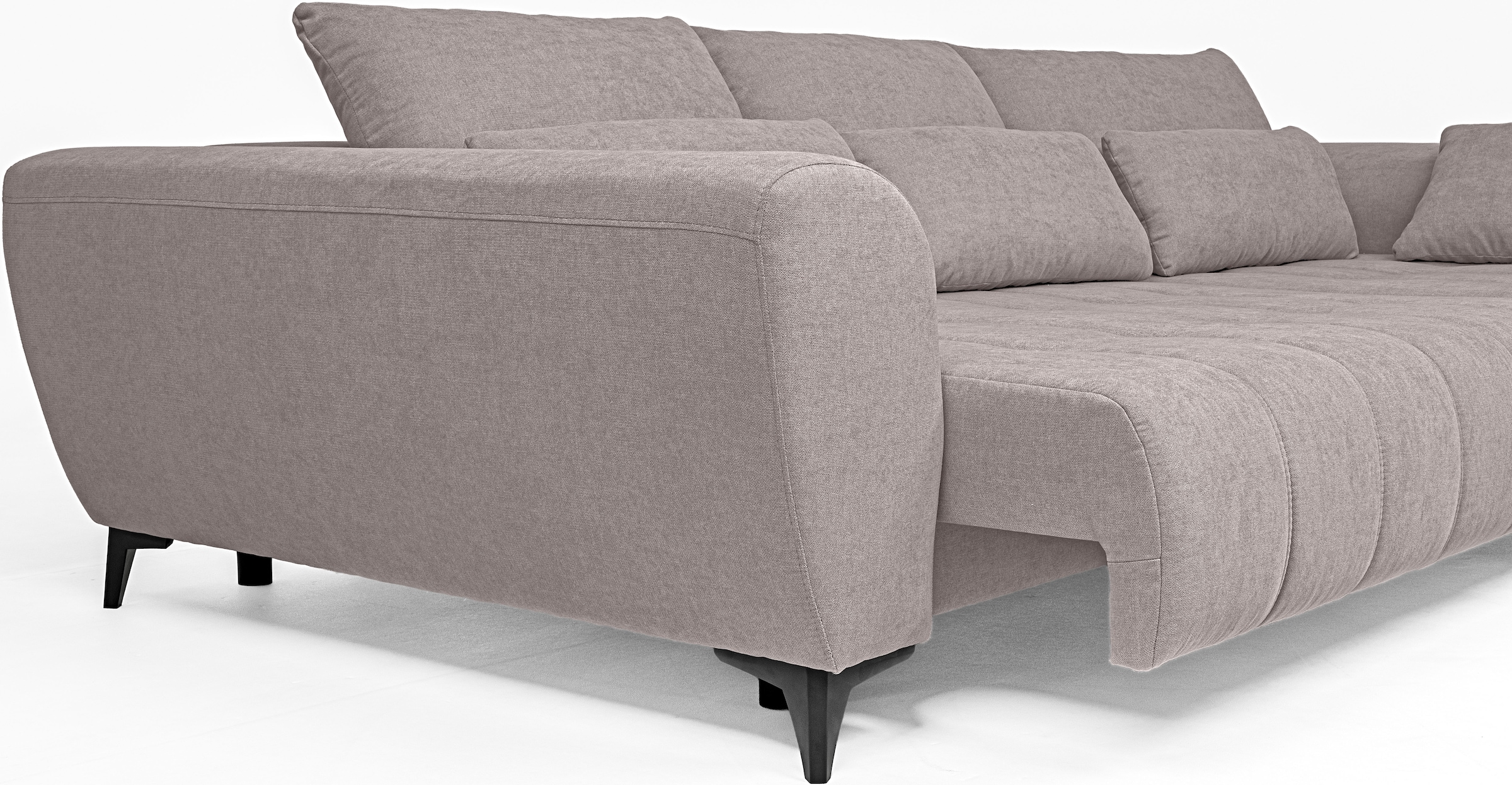 WERK2 Ecksofa »Garay, XXL-Liegefläche: elektrisch ausziehbar auf ca. 228×126 cm« Luxus in Übergröße: XXL-Liegefläche, Komfort-Ottomane & stilvolle Füße