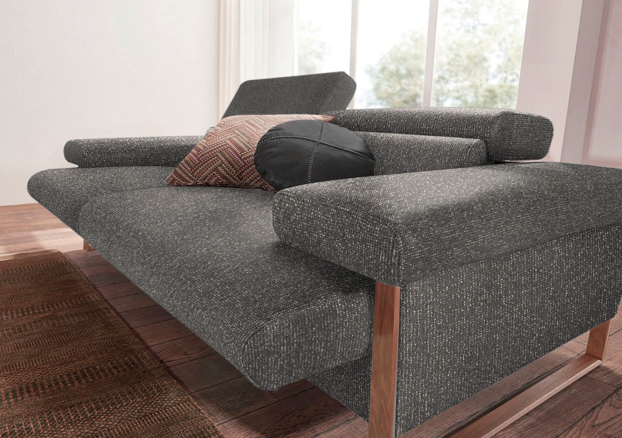 W.SCHILLIG 2,5-Sitzer »finn«, German Design Award 2016, Fußgestell Nussbaum natur, Breite 230 cm