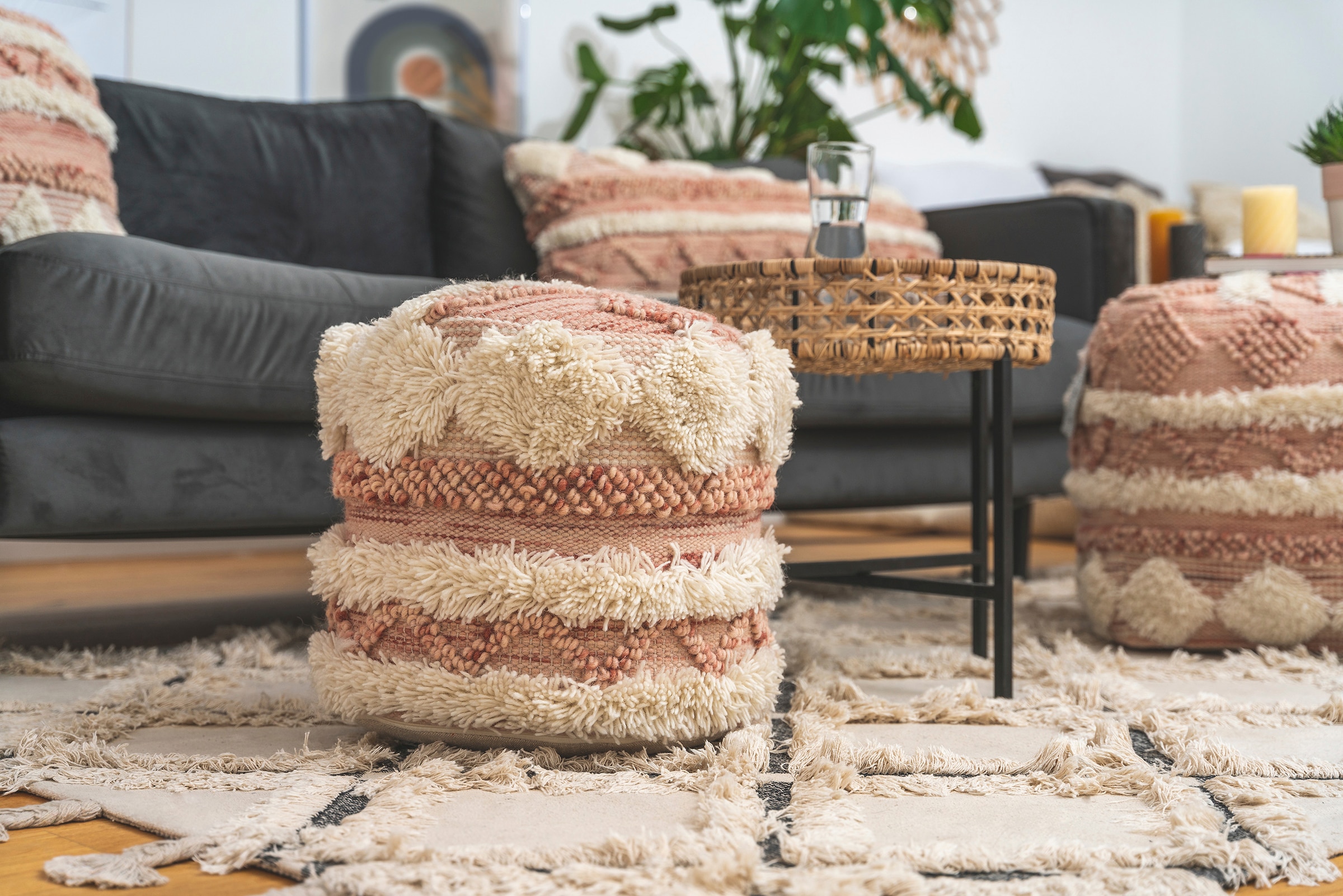 Kayoom Pouf »Bohist 225 35cm x 35cm,   Strukturen mit Fransen und Quasten« 1 Stk. tlg. handgefertigt, Unikat, sehr gut kombinierbar, vielfältig im Einsatz