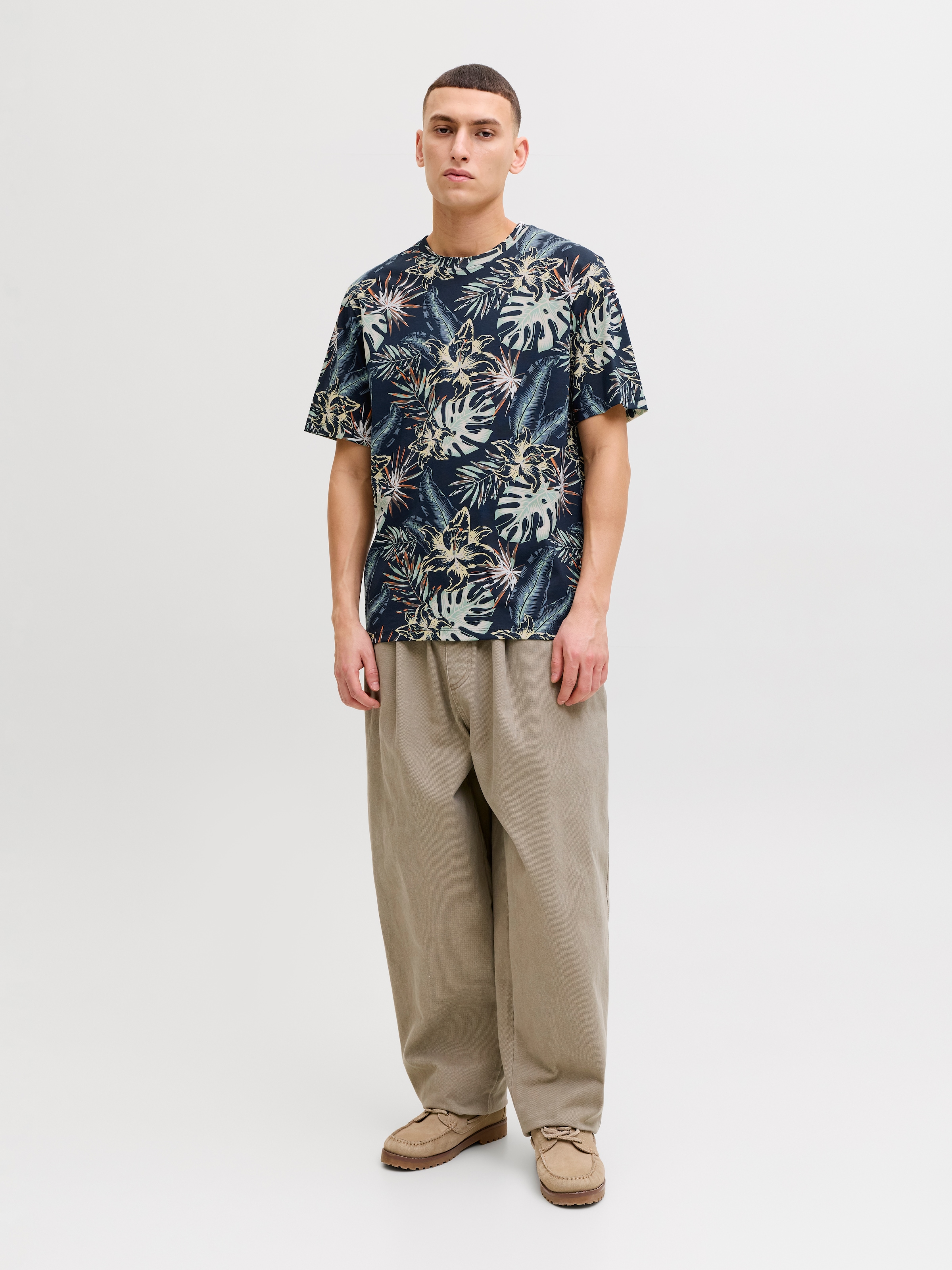 Jack & Jones Rundhalsshirt »JJHONOLULU AOP TEE SS CREW NECK« Baumwolle, regular fit