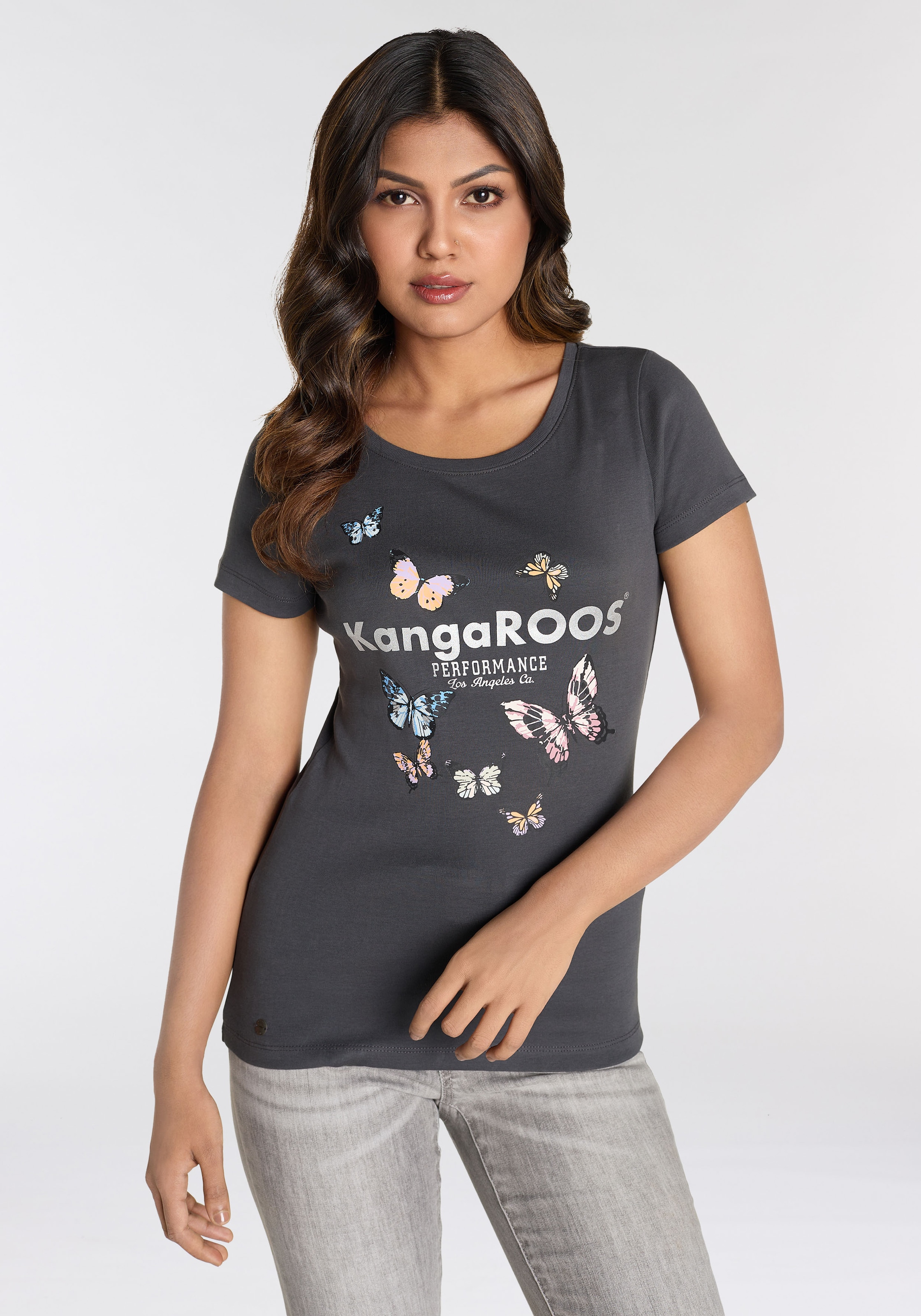 KangaROOS T-Shirt, mit filigranem Logodruck & Schmetterlingen - NEUE FARBEN