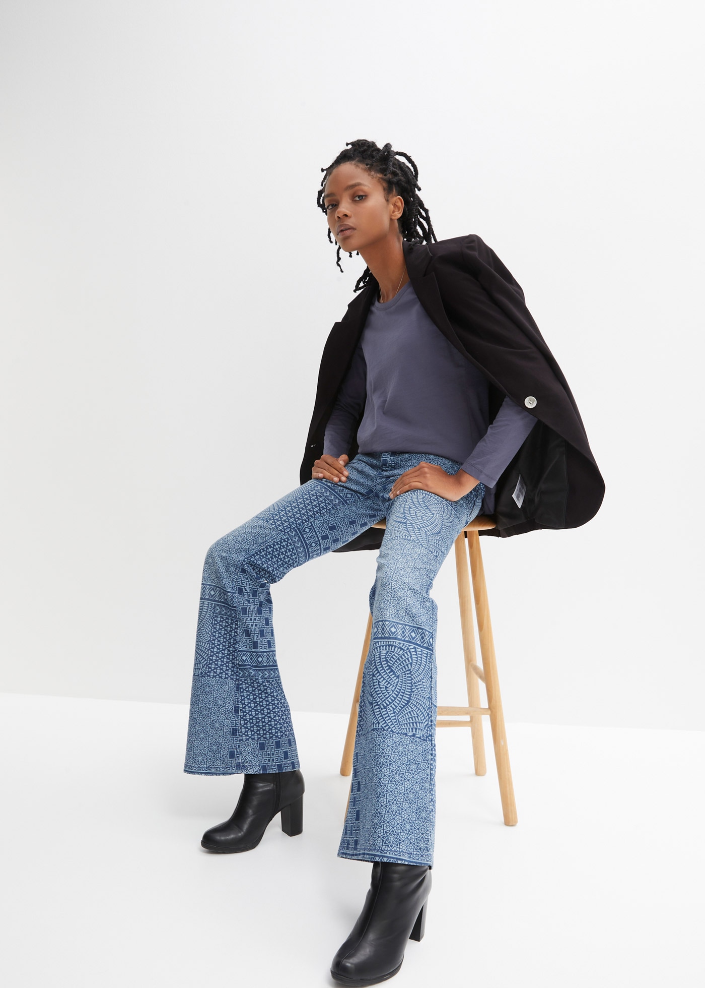 bonprix Langarmshirt »Langarmshirt aus reiner Baumwolle« lockere Passform, Langarm-Design, abgerundeter Saum, aus Baumwolle